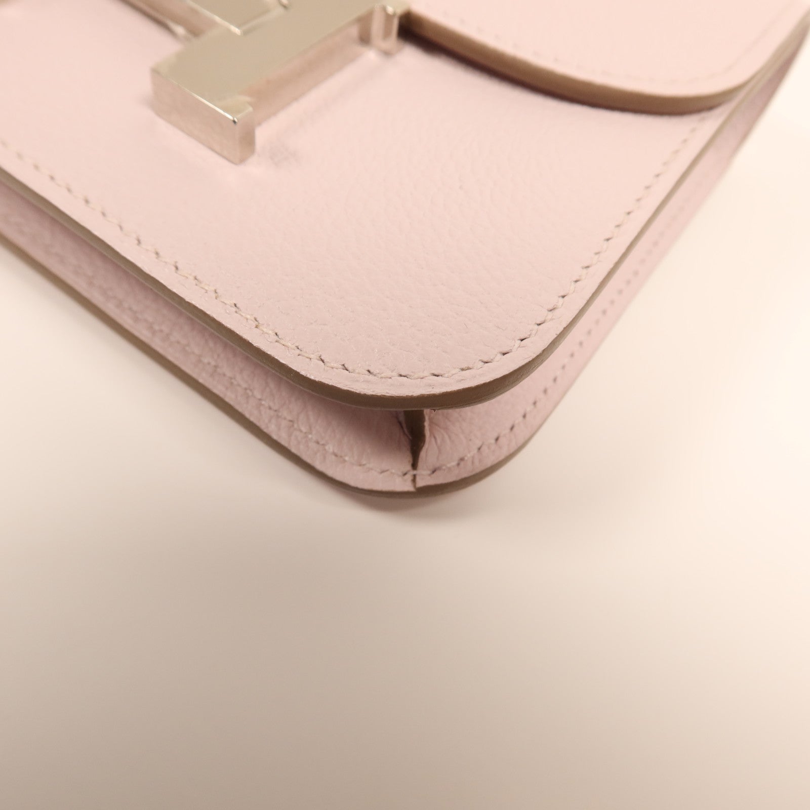 HERMES Evercolor皮革Constance Silm銀扣手拿包Rose Dragee