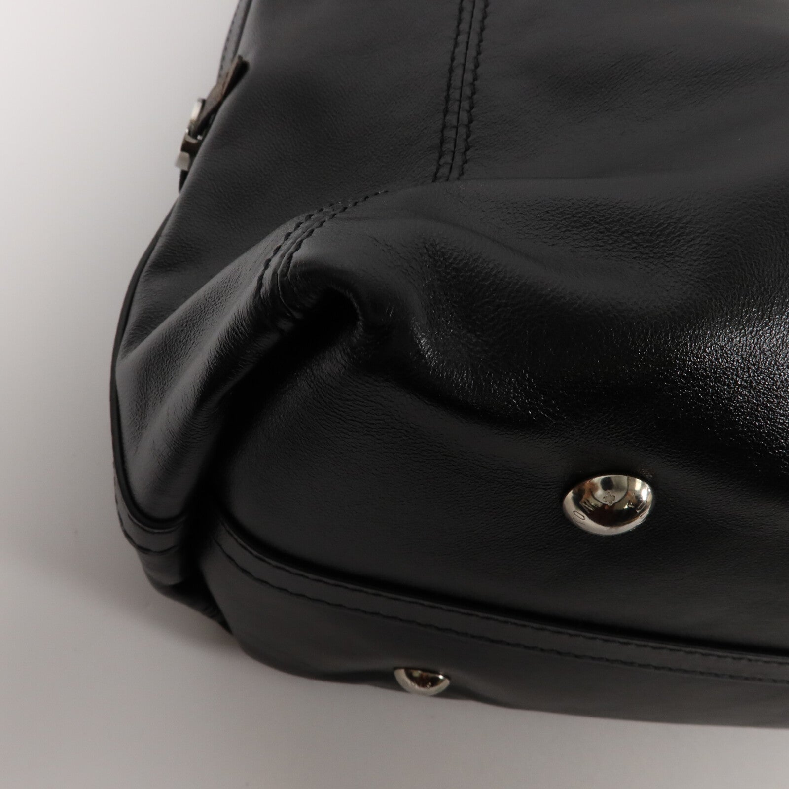 LOUIS VUITTON 羊皮皮革CarryAll Vibe MM肩背袋