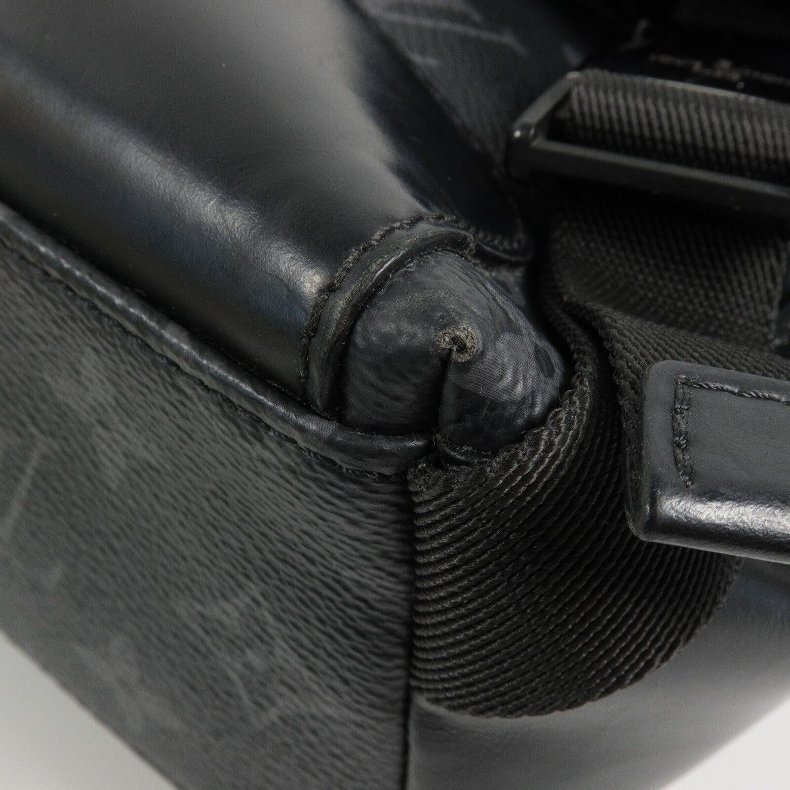 LOUIS VUITTON Monogram Eclipse Messenger PM Voyager銀扣肩背袋