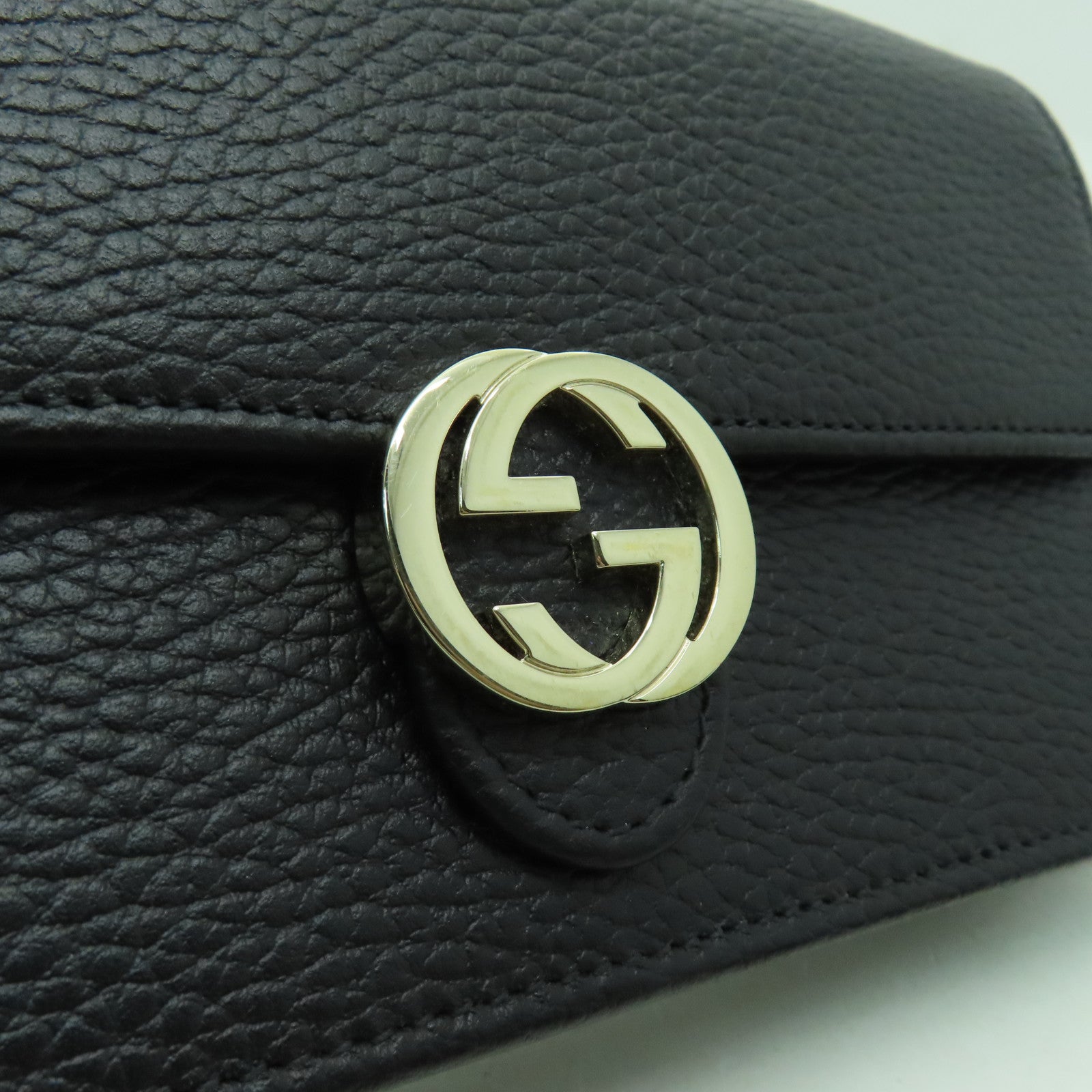 GUCCI 牛皮皮革Icon GG Interlocking銀扣鏈帶肩背袋黑色