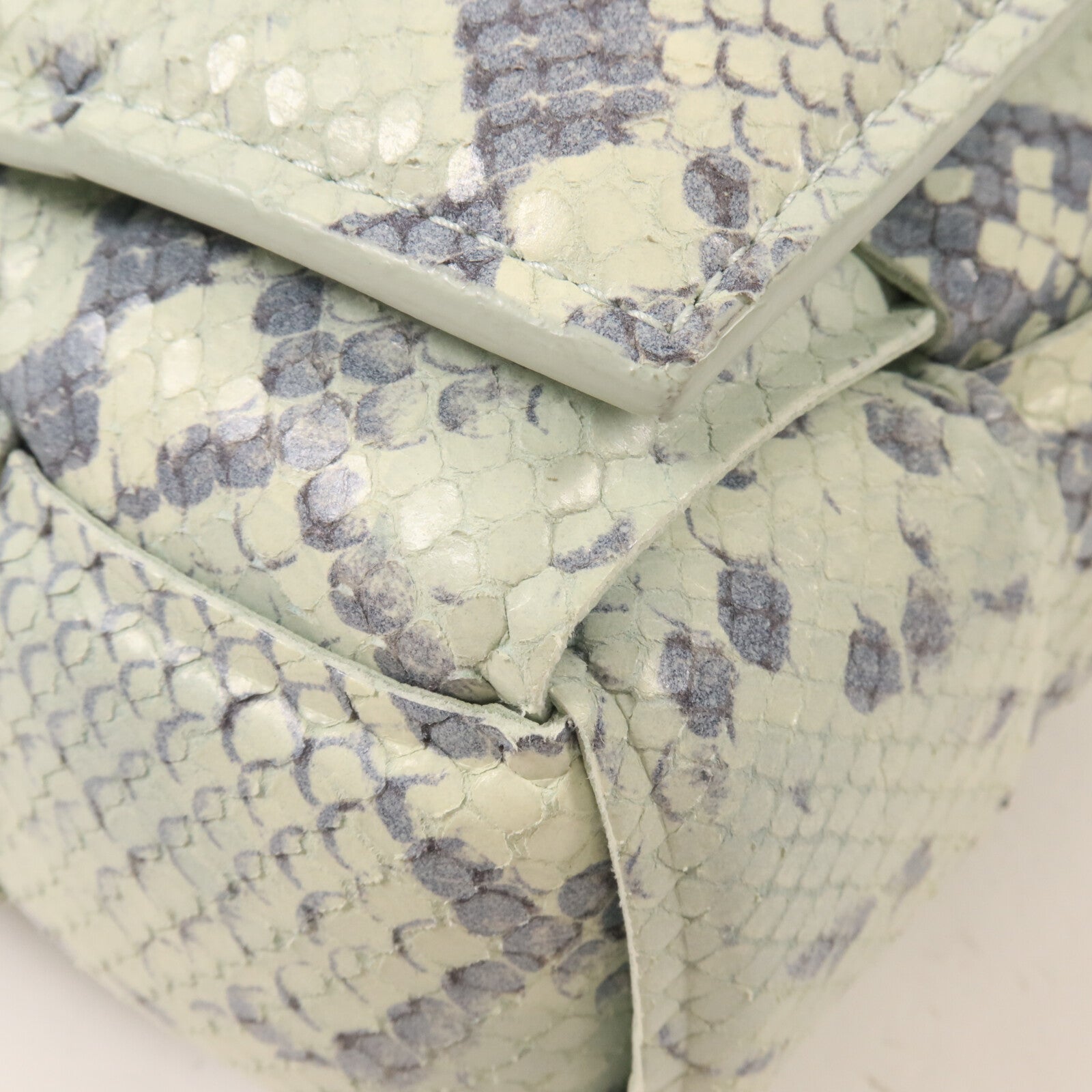 BOTTEGA VENETA 羊皮皮革Padded Cassette肩背袋