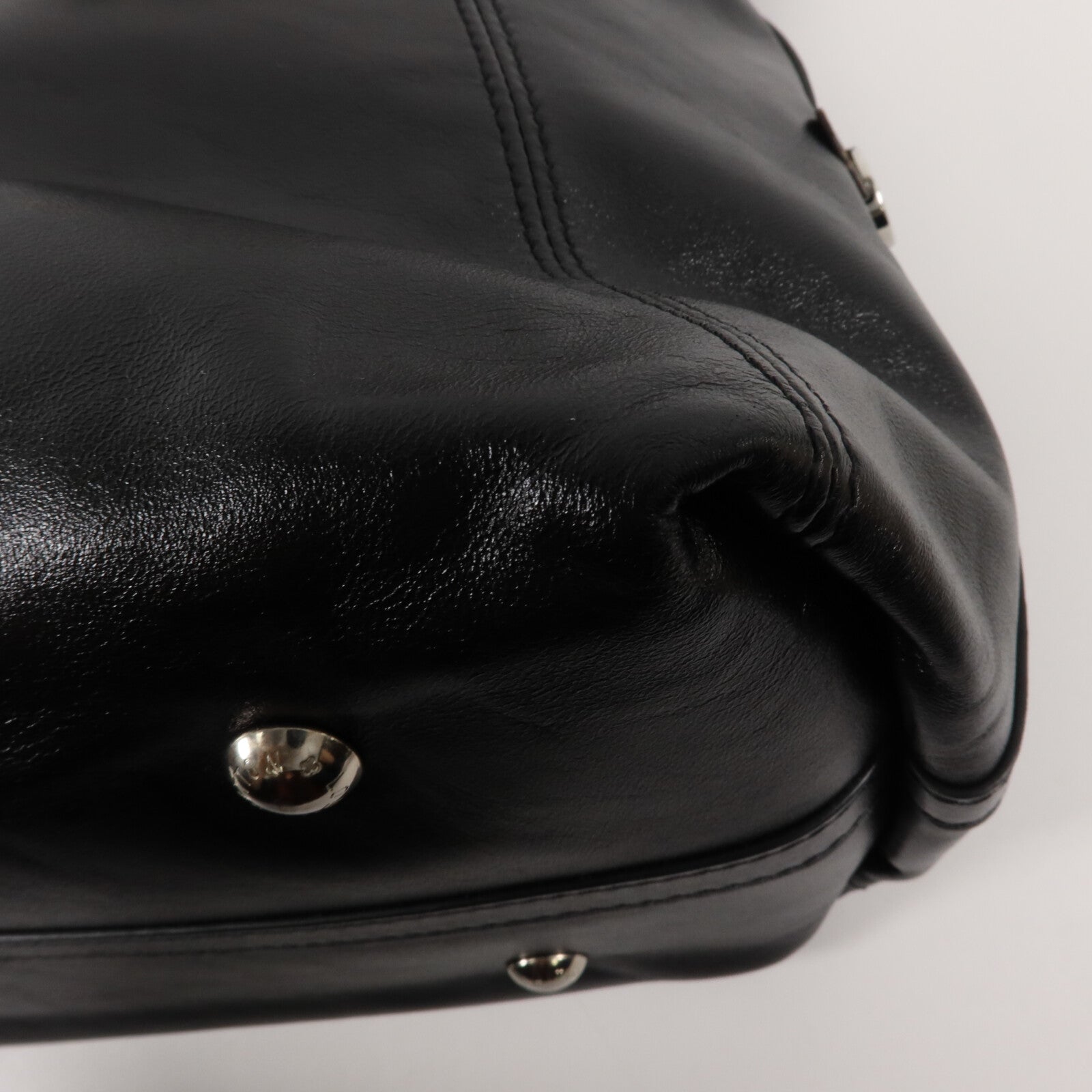 LOUIS VUITTON 羊皮皮革CarryAll Vibe MM肩背袋