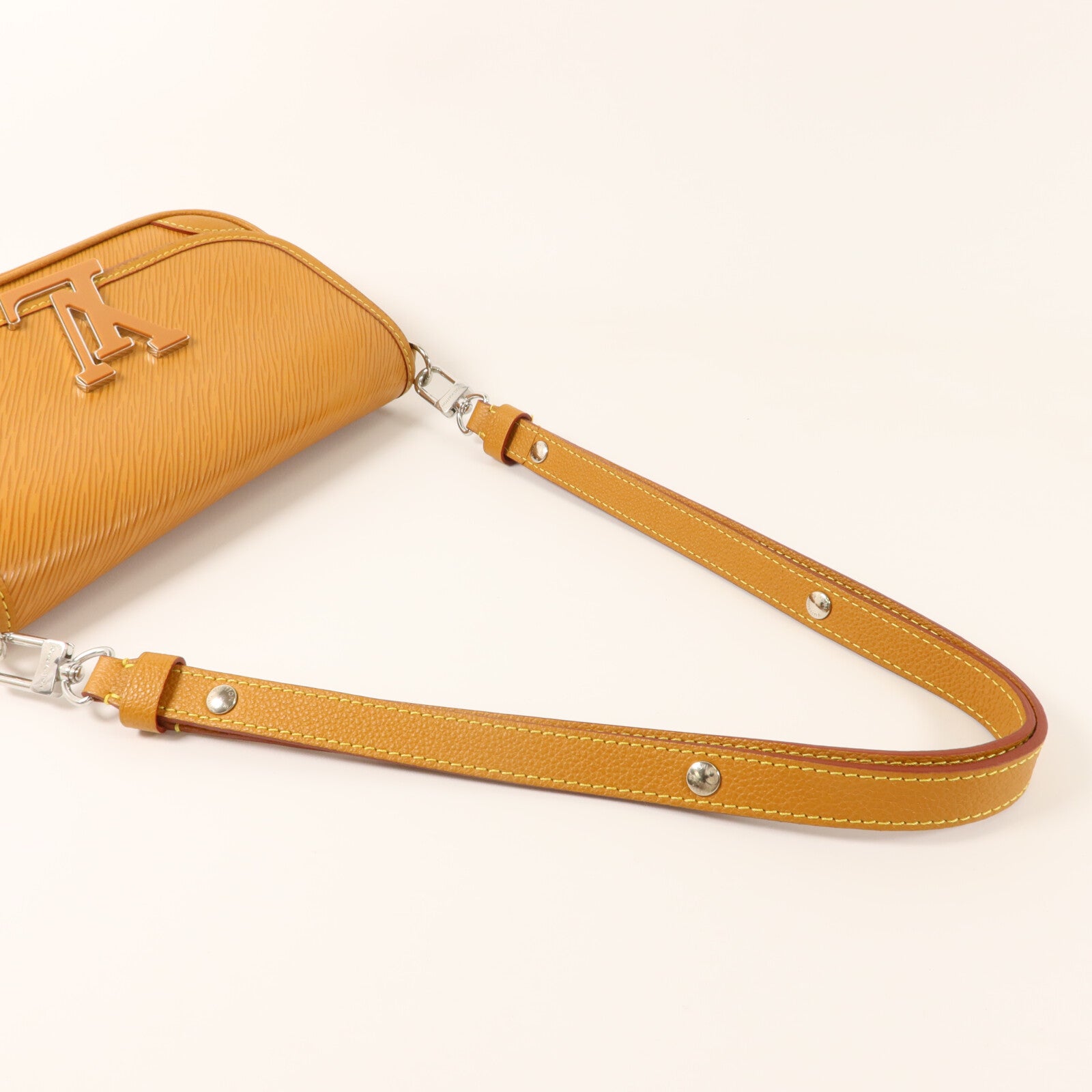 LOUIS VUITTON Epi Buci銀扣肩背袋棕色