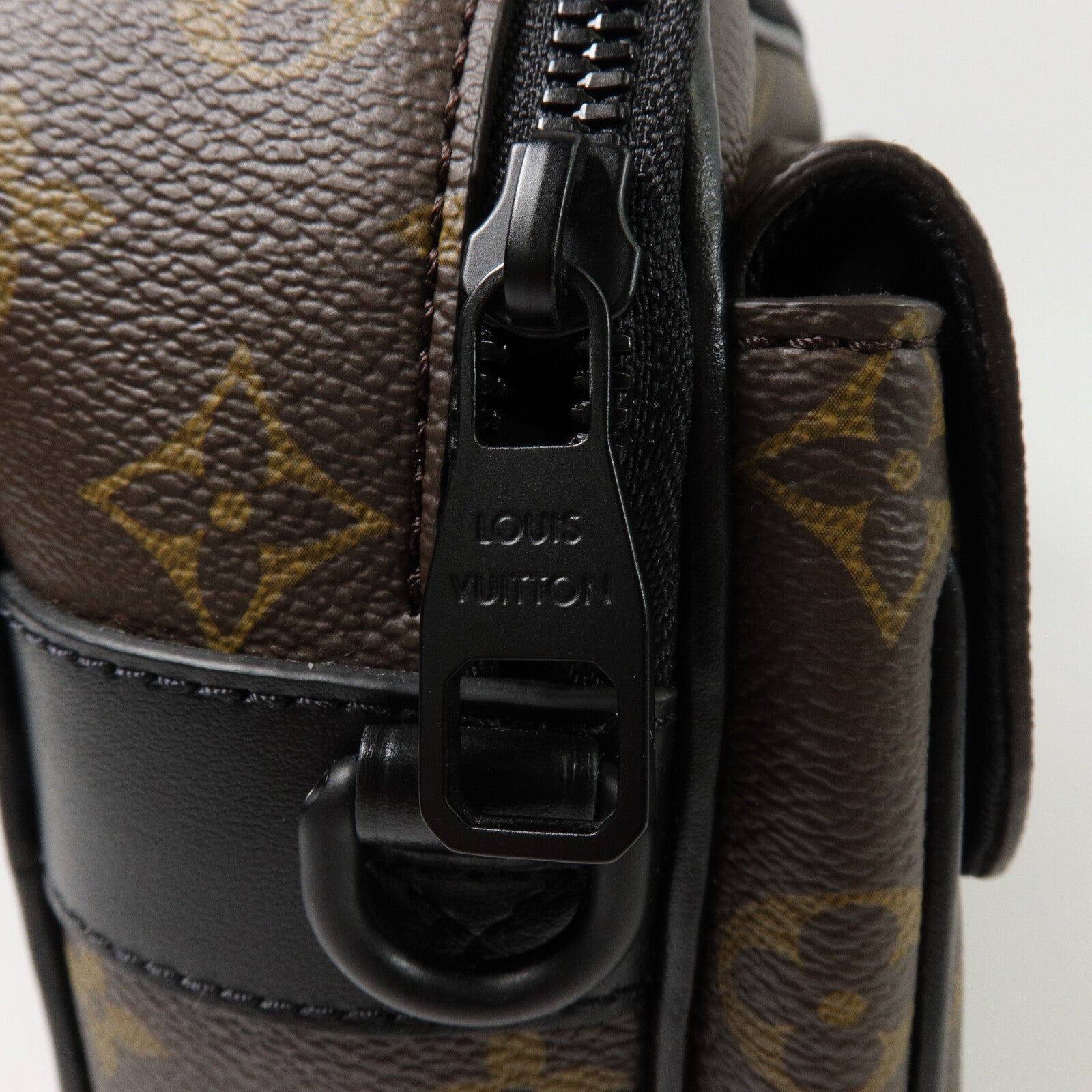 LOUIS VUITTON Monogram S Lock Messenger手挽肩背兩用袋