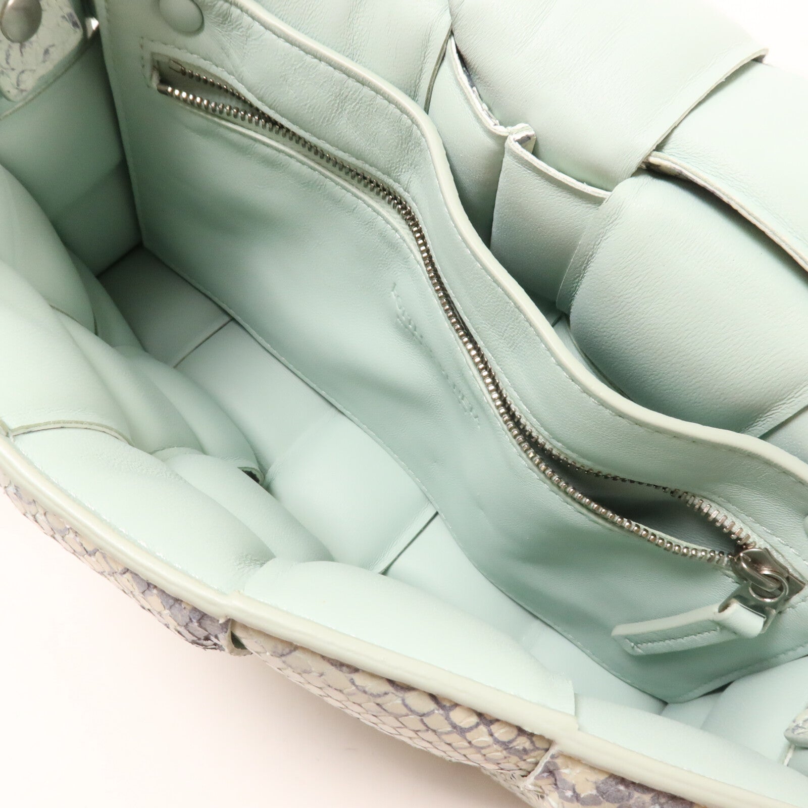 BOTTEGA VENETA 羊皮皮革Padded Cassette肩背袋