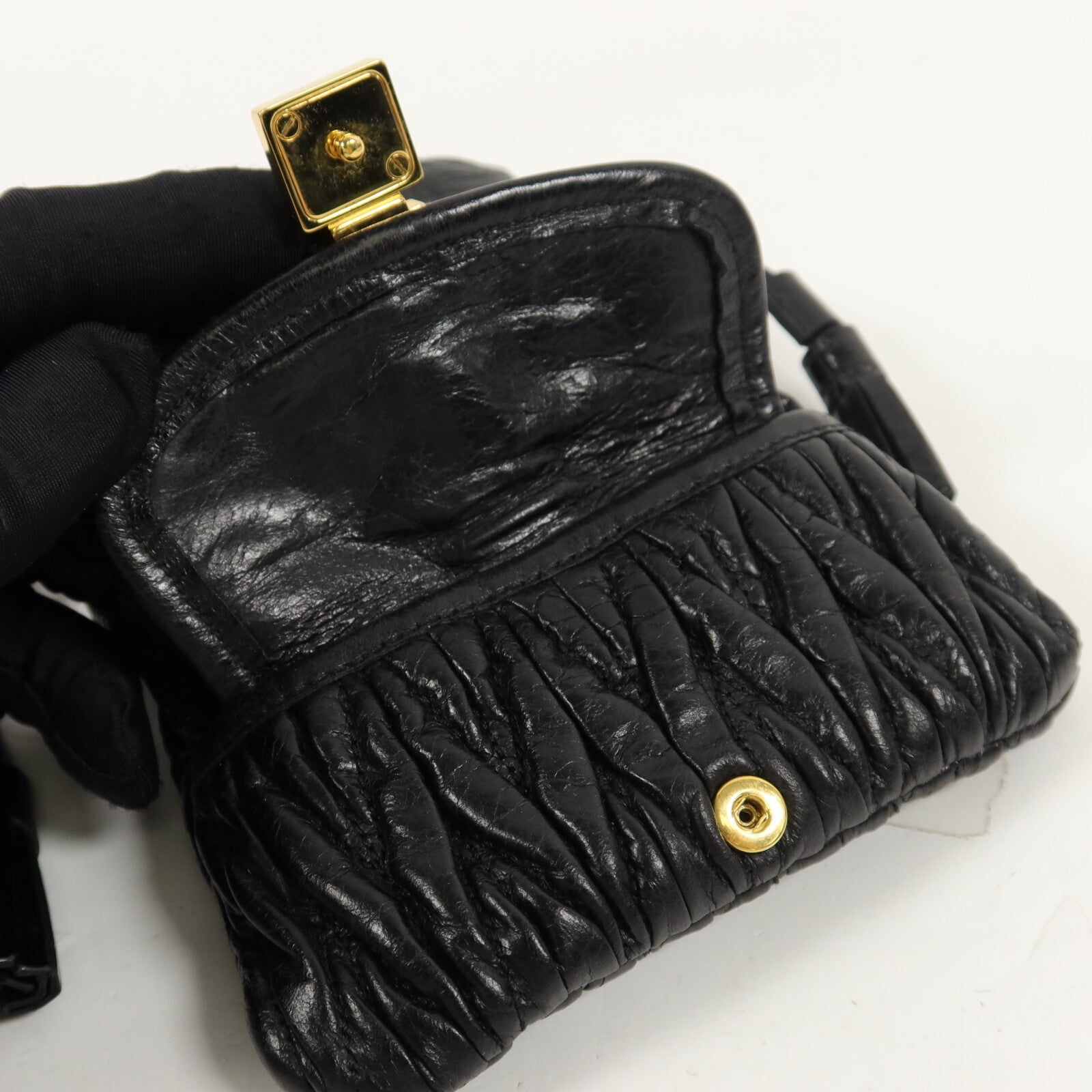 Miu Miu 羊皮皮革Mini Matelasse鏈帶肩背袋