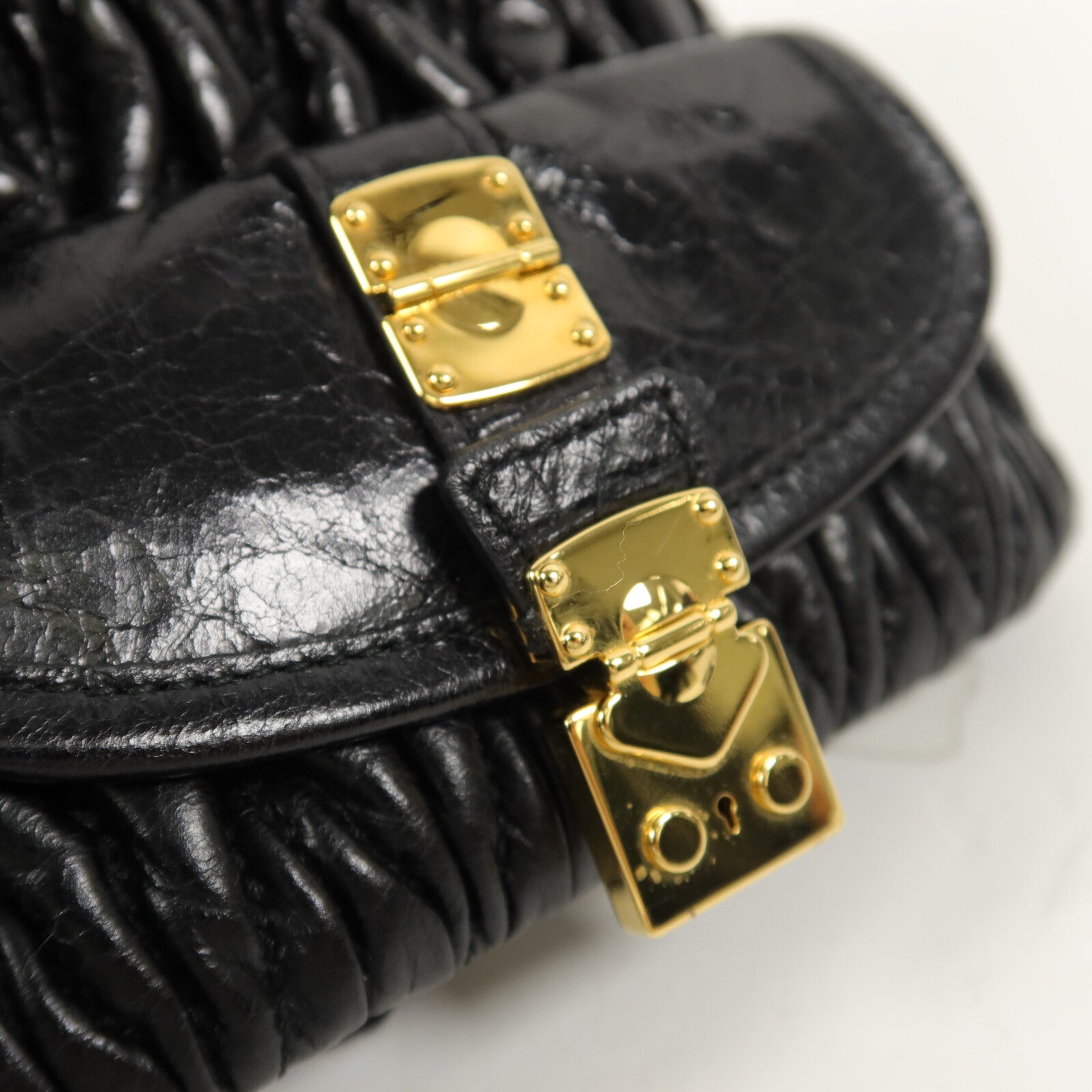 Miu Miu 羊皮皮革Mini Matelasse鏈帶肩背袋
