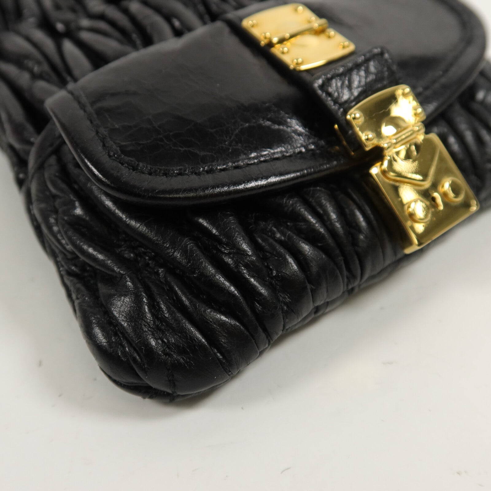 Miu Miu 羊皮皮革Mini Matelasse鏈帶肩背袋