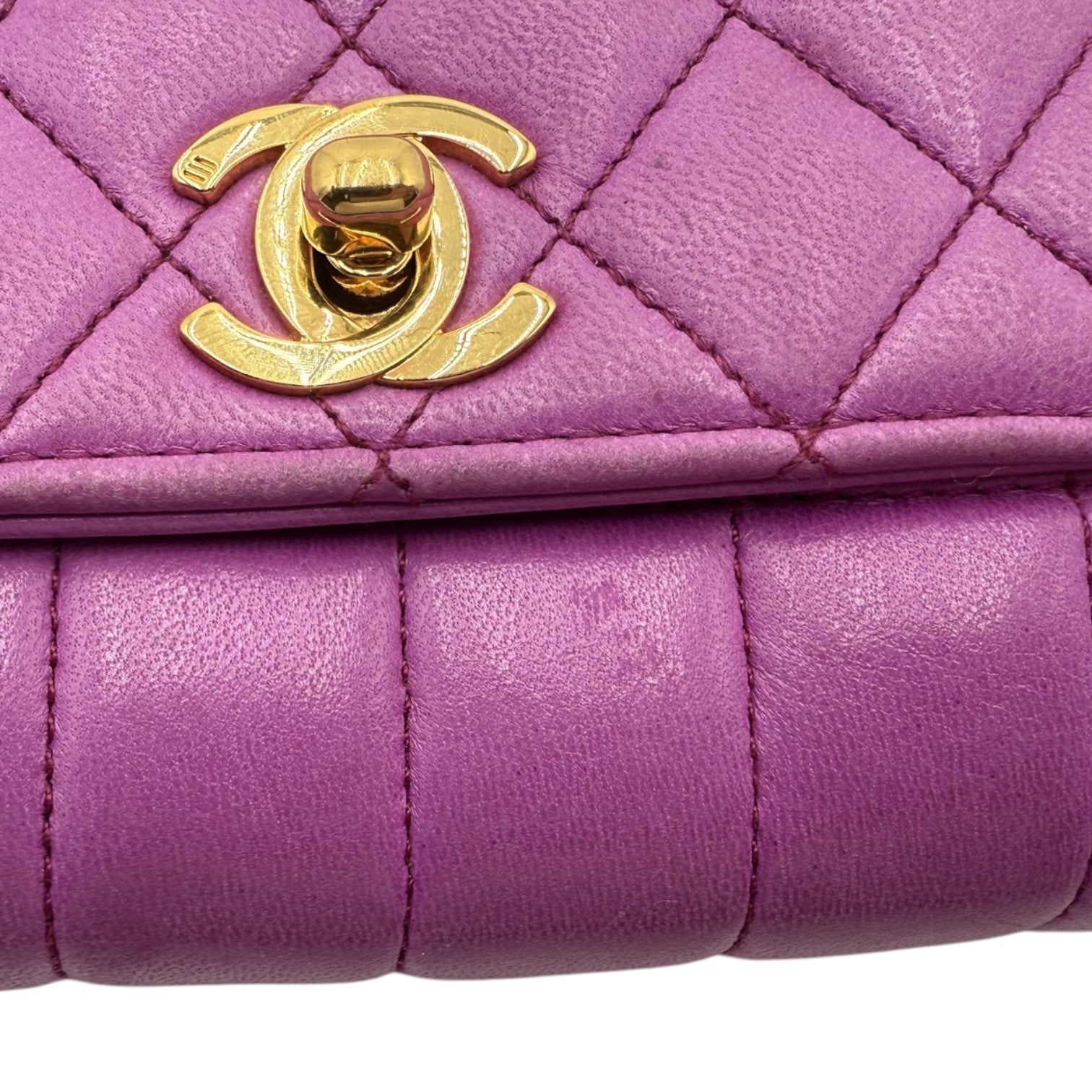 CHANEL 牛皮皮革Shoulder Bag金扣肩背袋