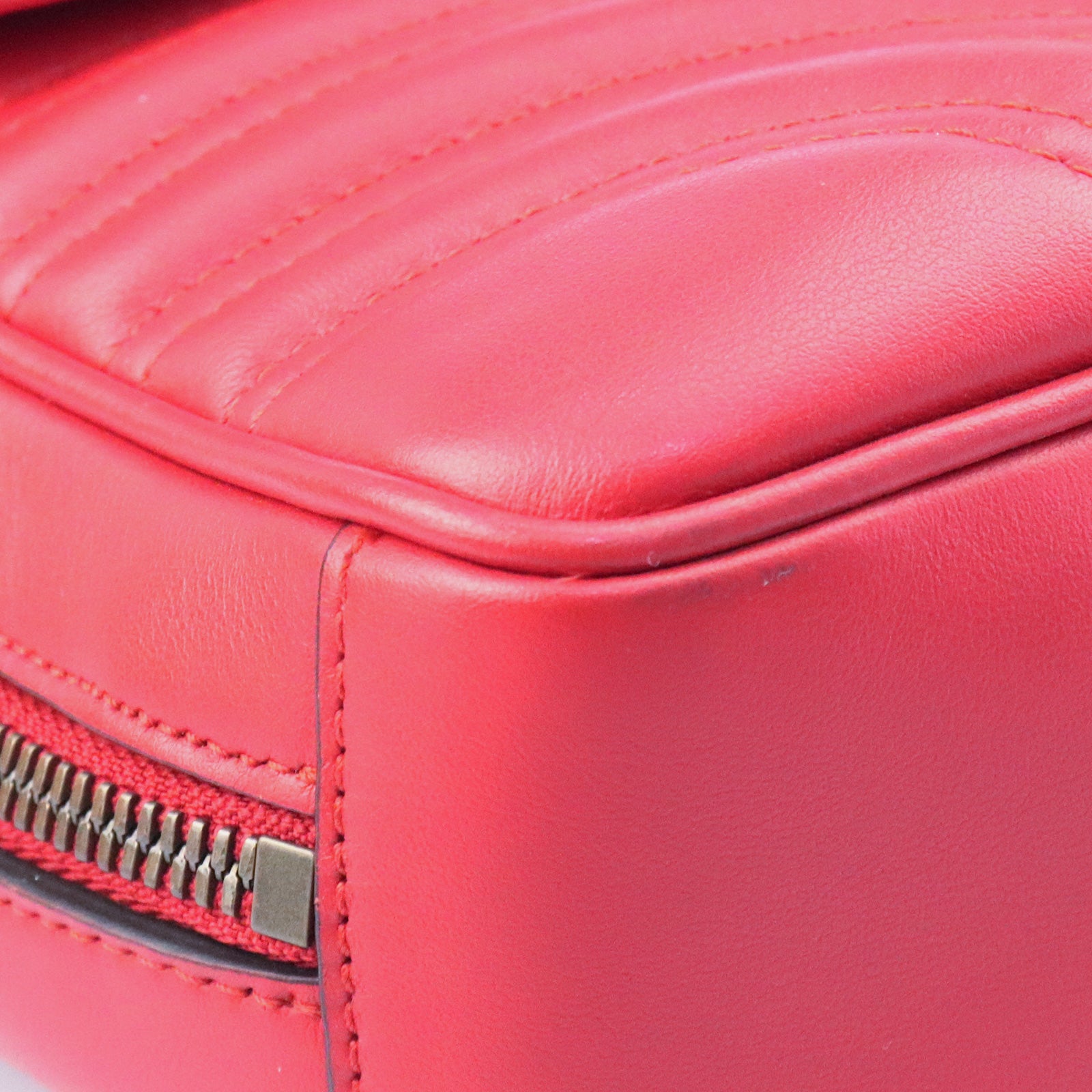 GUCCI cowhide leather GG Marmont gold buckle handle shoulder bag red