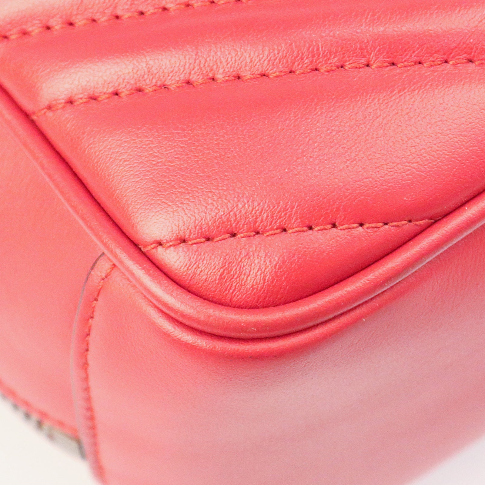 GUCCI cowhide leather GG Marmont gold buckle handle shoulder bag red