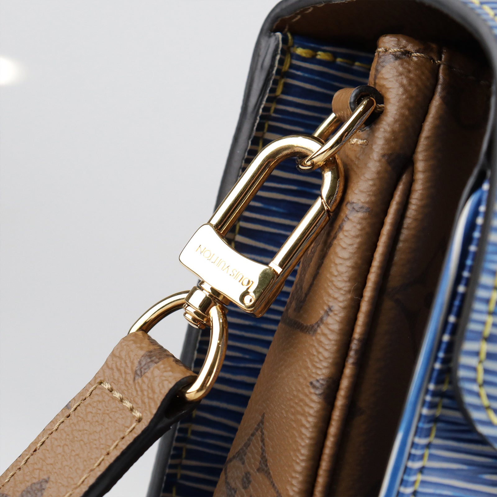 LOUIS VUITTON Epi/Monogram Reverse Pochette Metis Handle Shoulder Bag Blue/Brown
