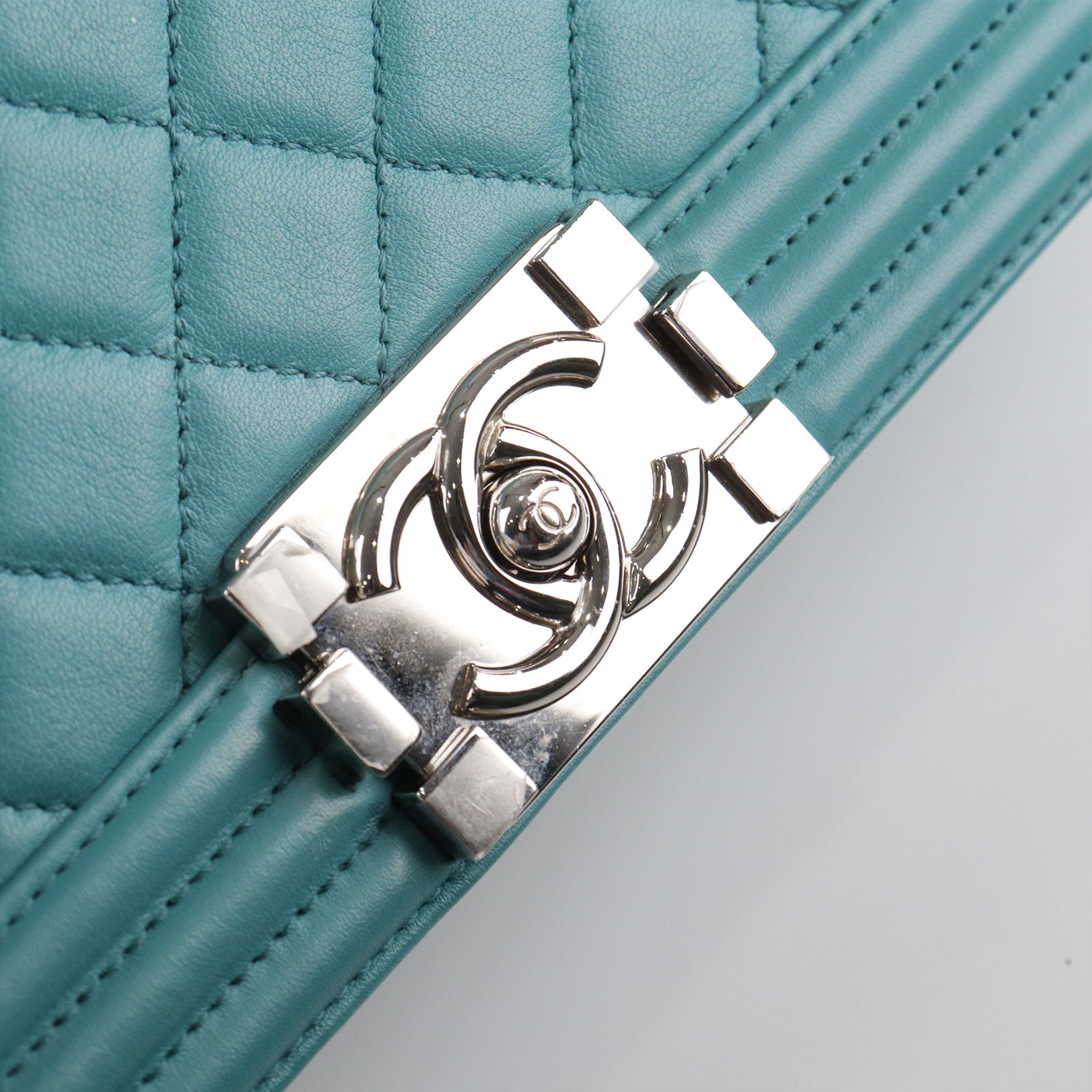 CHANEL diamond lambskin leather Boy Chanel silver buckle shoulder bag blue