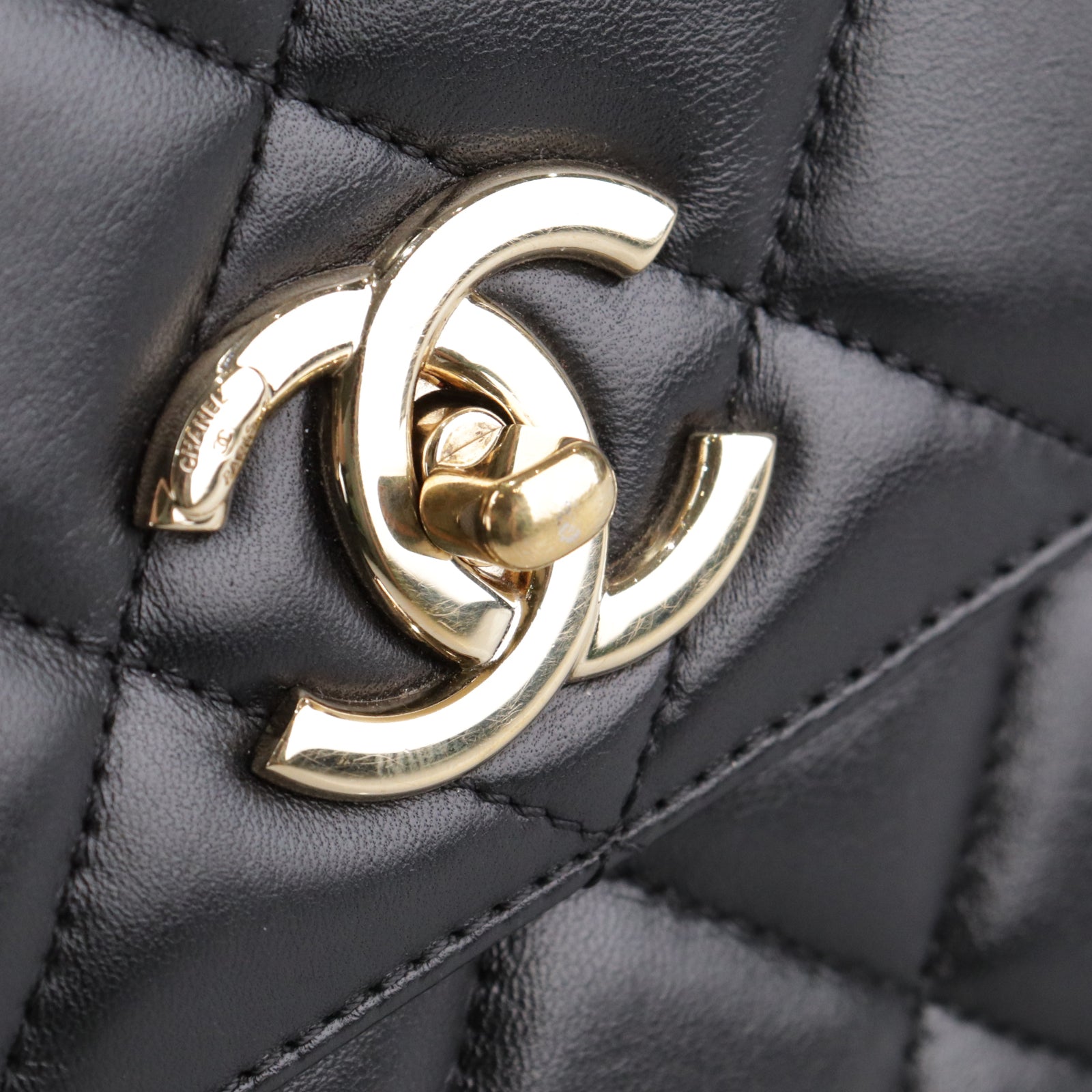 CHANEL rhombic sheepskin leather Trendy gold buckle handle shoulder bag