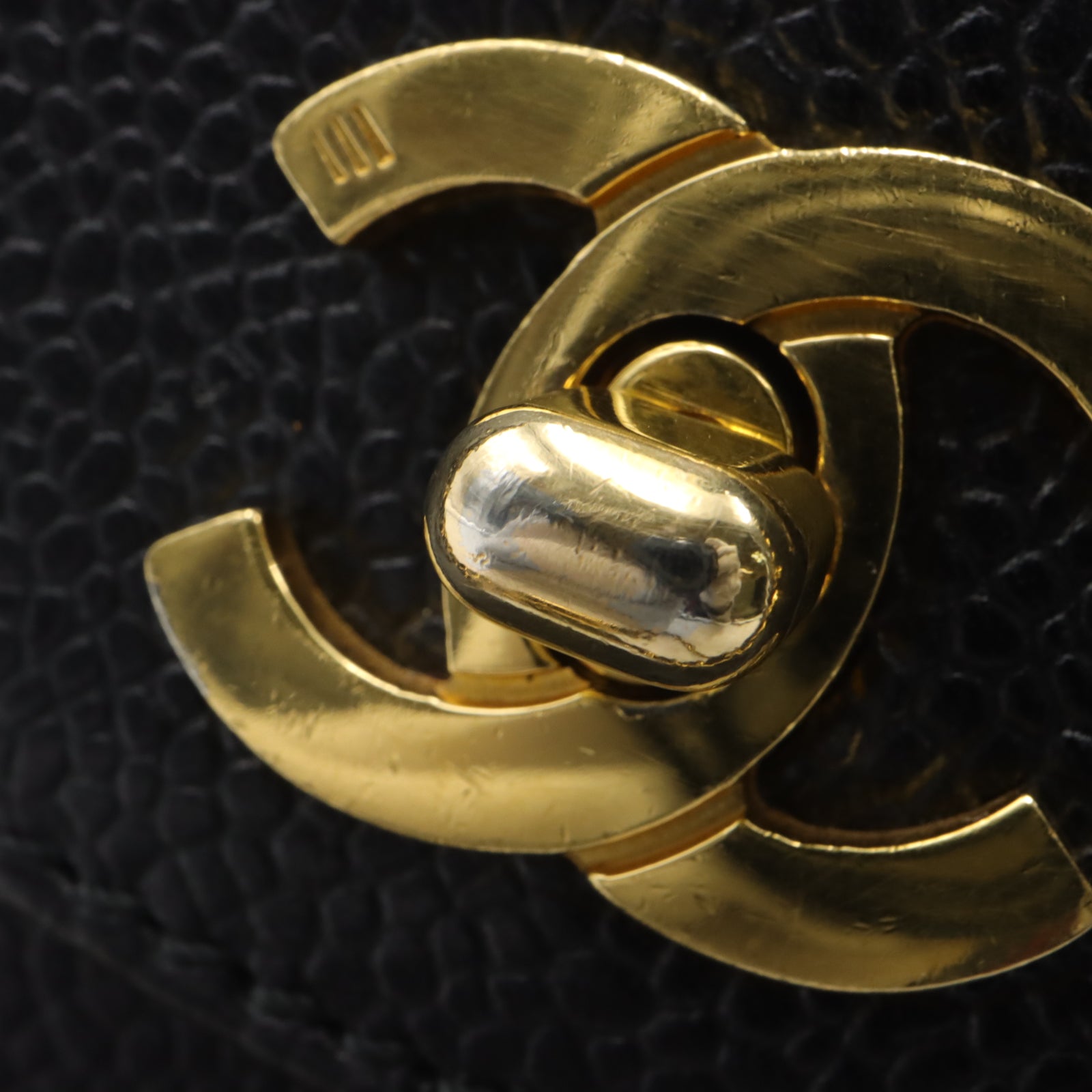CHANEL 【激減優惠】Caviar皮革Chain Shoulder金扣肩背袋黑色