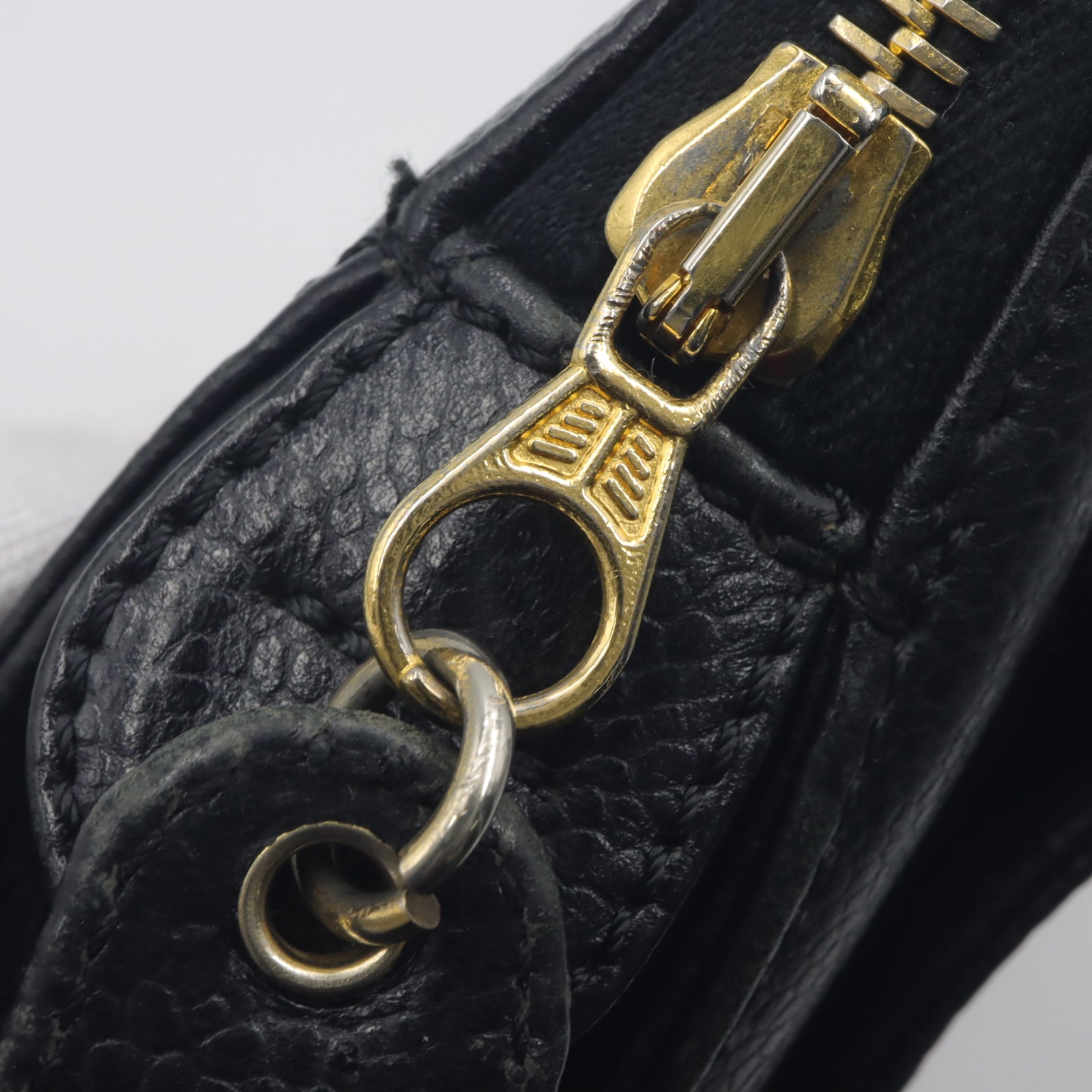 CHANEL 【激減優惠】Caviar皮革Chain Shoulder金扣肩背袋黑色