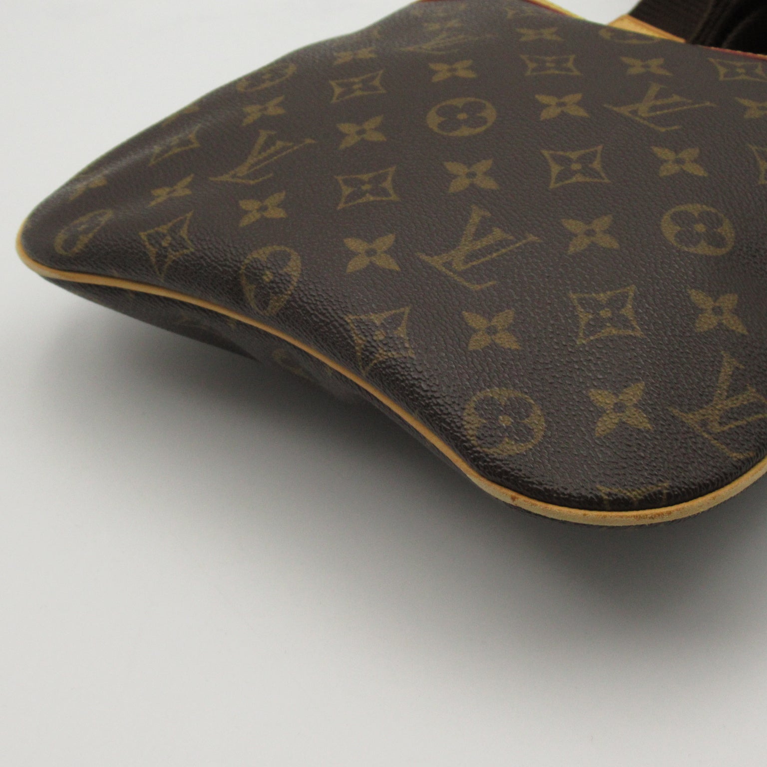 LOUIS VUITTON Monogram Pochette Bosphore金扣肩背袋啡色