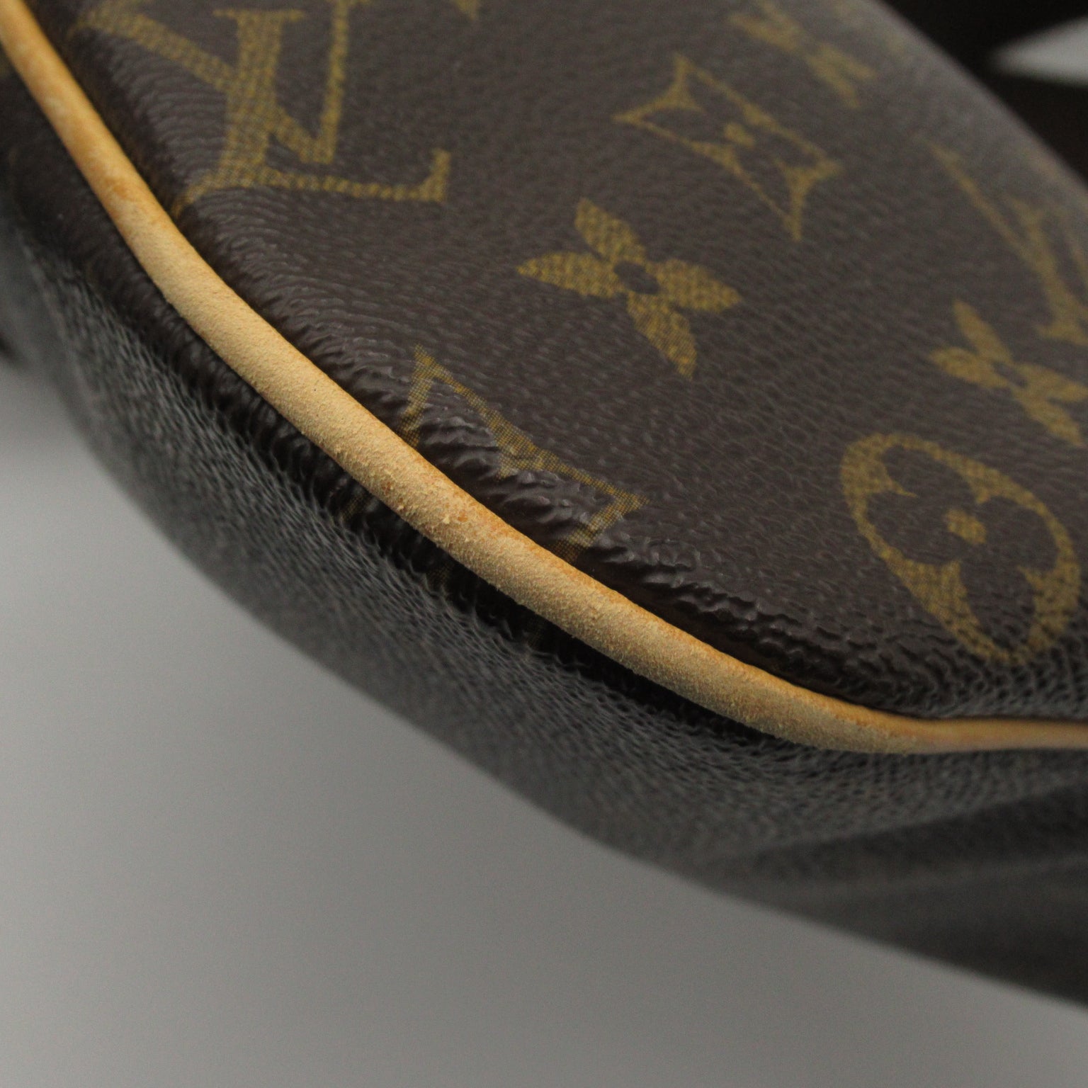 LOUIS VUITTON Monogram Pochette Bosphore金扣肩背袋啡色