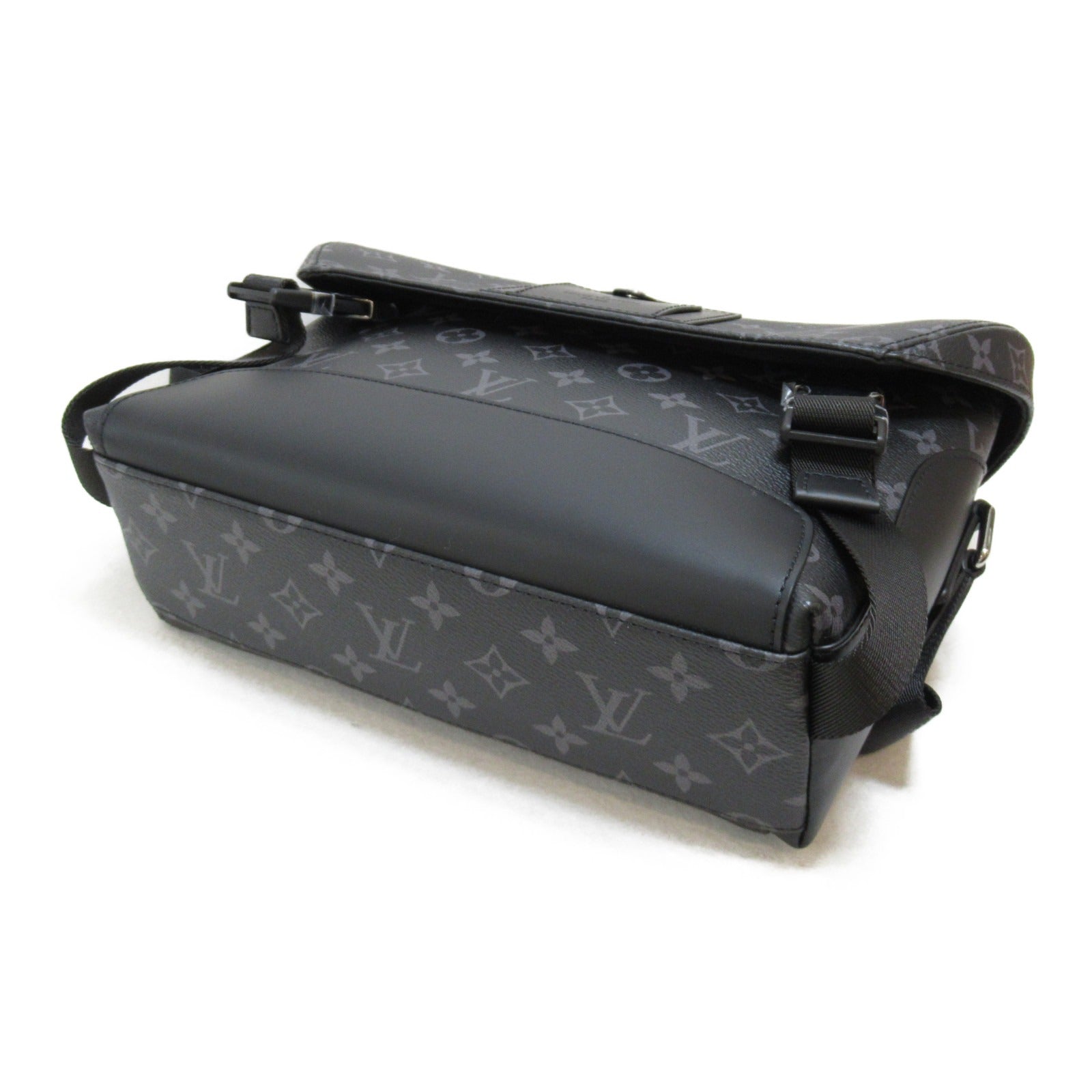 LOUIS VUITTON Monogram Eclipse Messenger Voyage PM肩背袋黑色