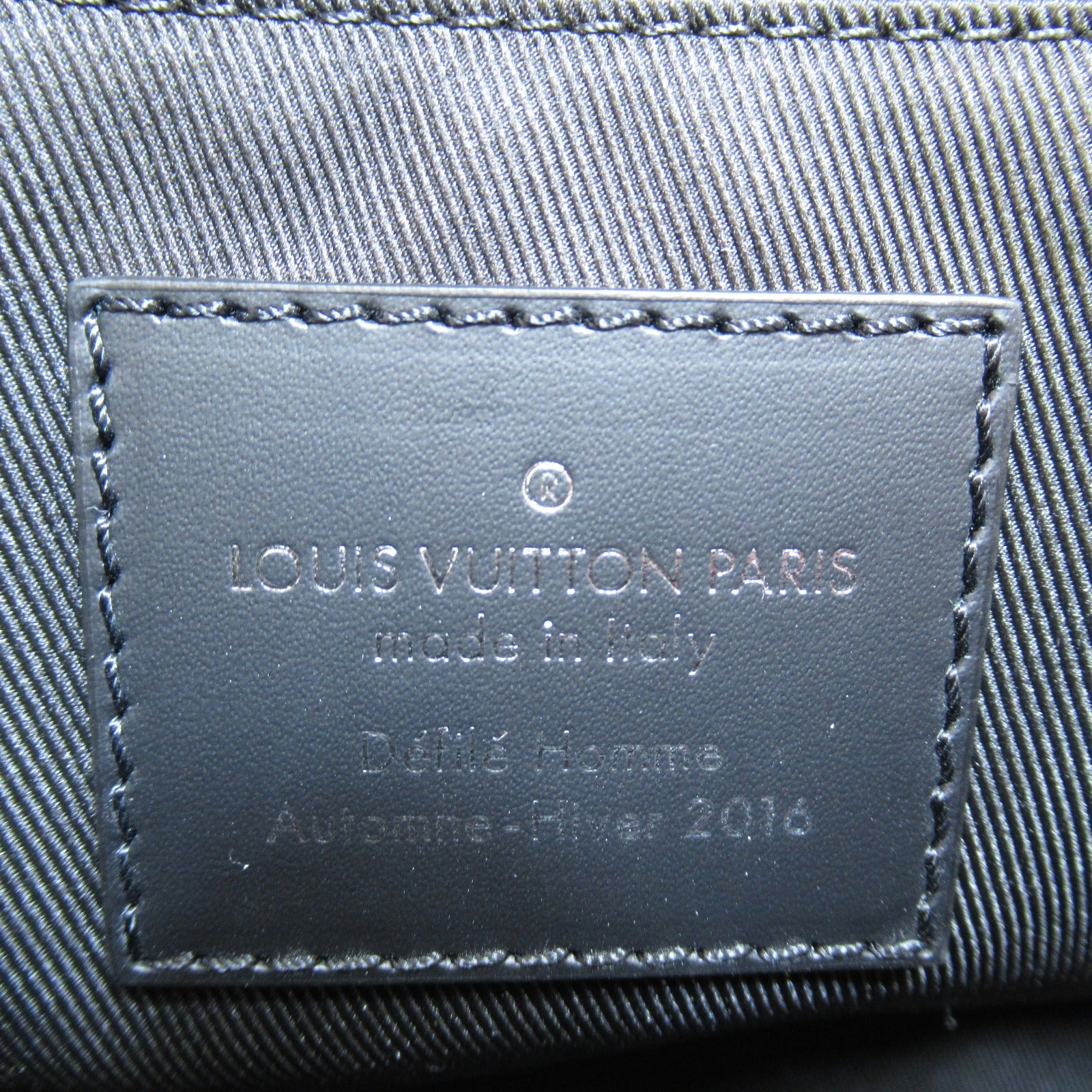 LOUIS VUITTON Monogram Eclipse Messenger Voyage PM肩背袋黑色