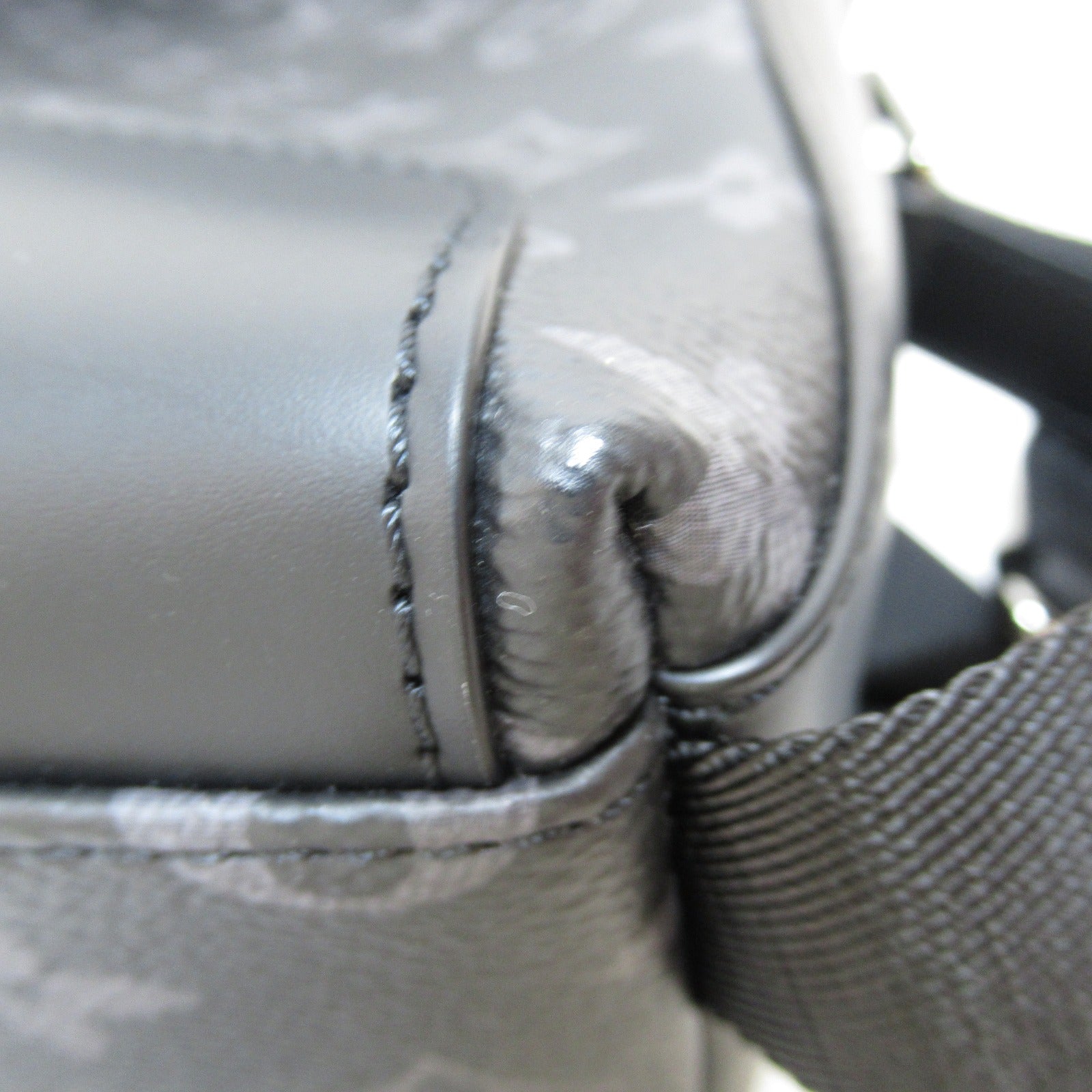 LOUIS VUITTON Monogram Eclipse Messenger Voyage PM肩背袋黑色