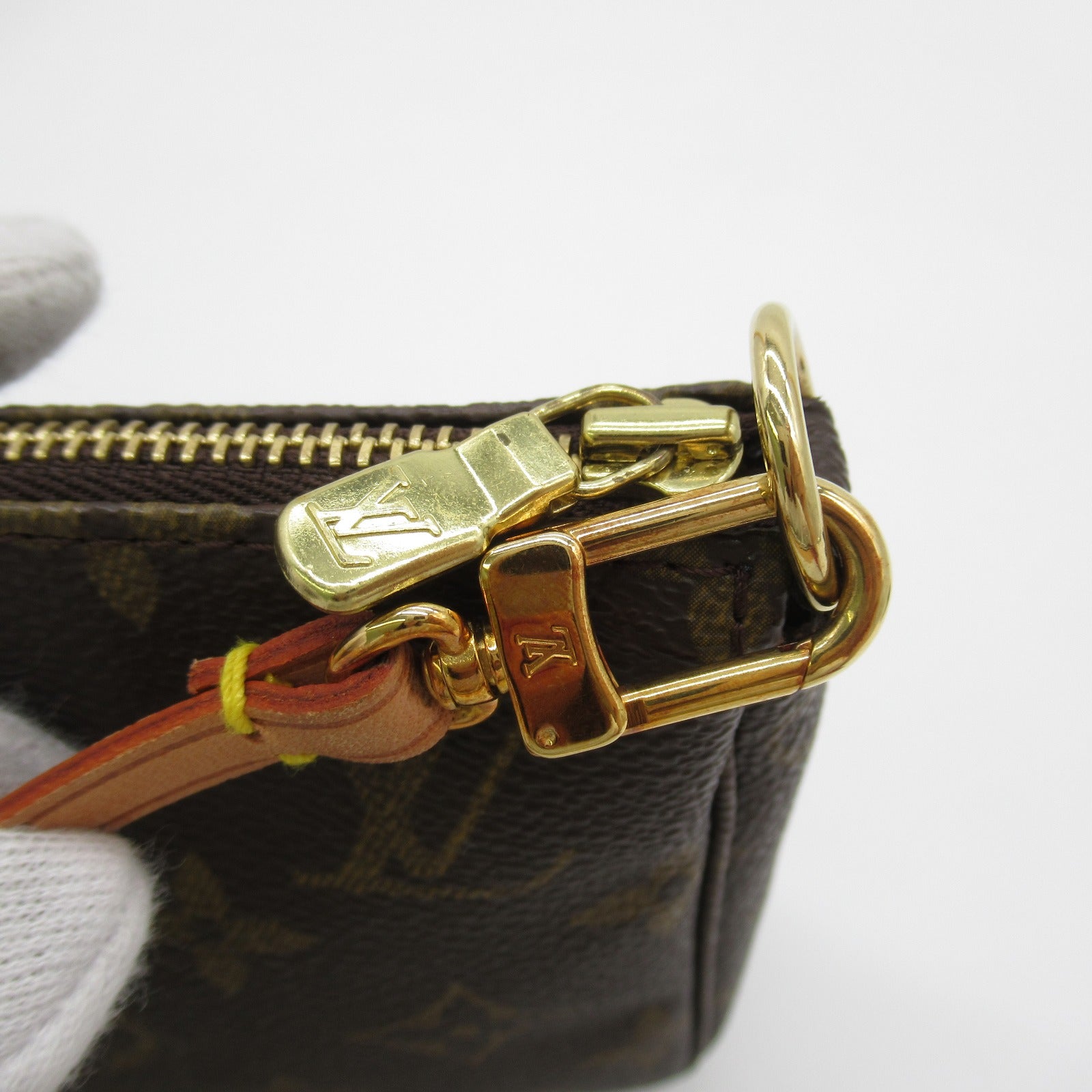 LOUIS VUITTON Monogram Pochette Pouch金扣手提袋啡色