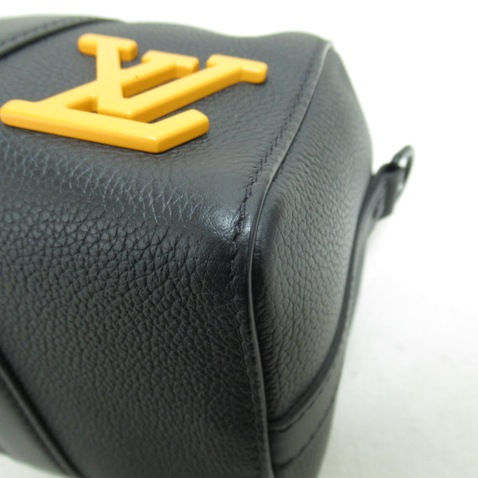 LOUIS VUITTON Damier Distorted City Keepall肩背袋黑色