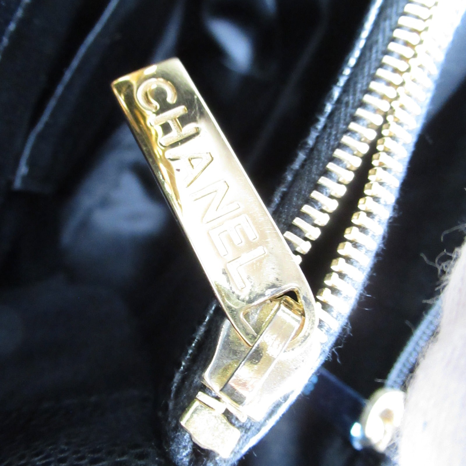 CHANEL Caviar皮革GST Tote Bag金扣肩背袋黑色