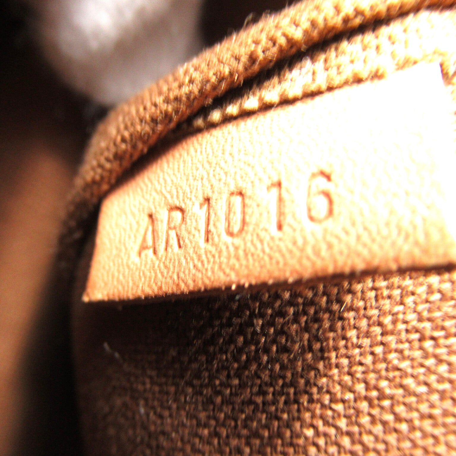 LOUIS VUITTON Monogram Lockit Horizontal金扣手挽袋啡色