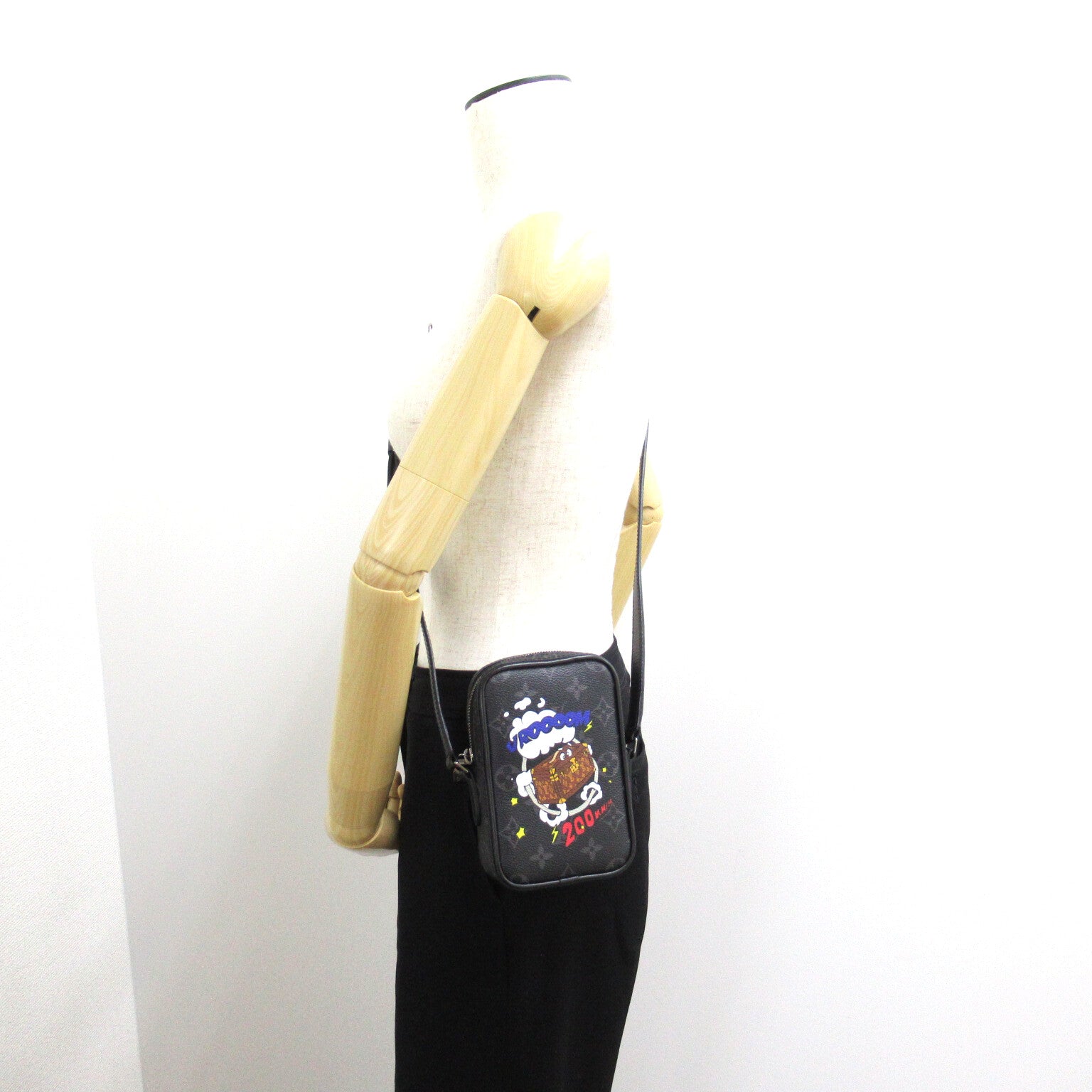 LOUIS VUITTON Monogram Eclipse Danube PPM肩背袋黑色