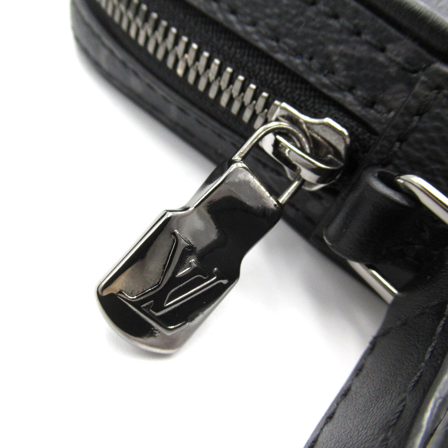 LOUIS VUITTON Monogram Eclipse Danube PPM肩背袋黑色