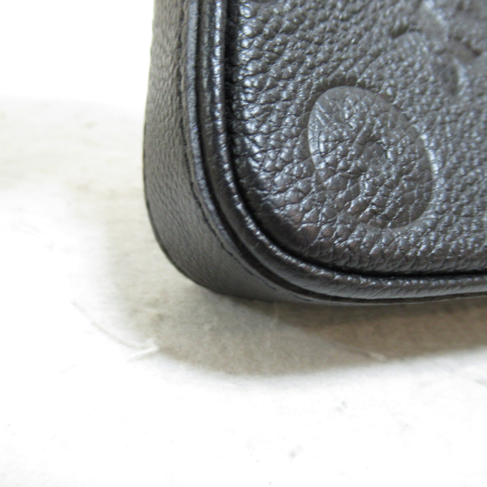 LOUIS VUITTON Monogram Empreinte Easy Pouch On Strap金扣手挽肩背兩用袋黒色