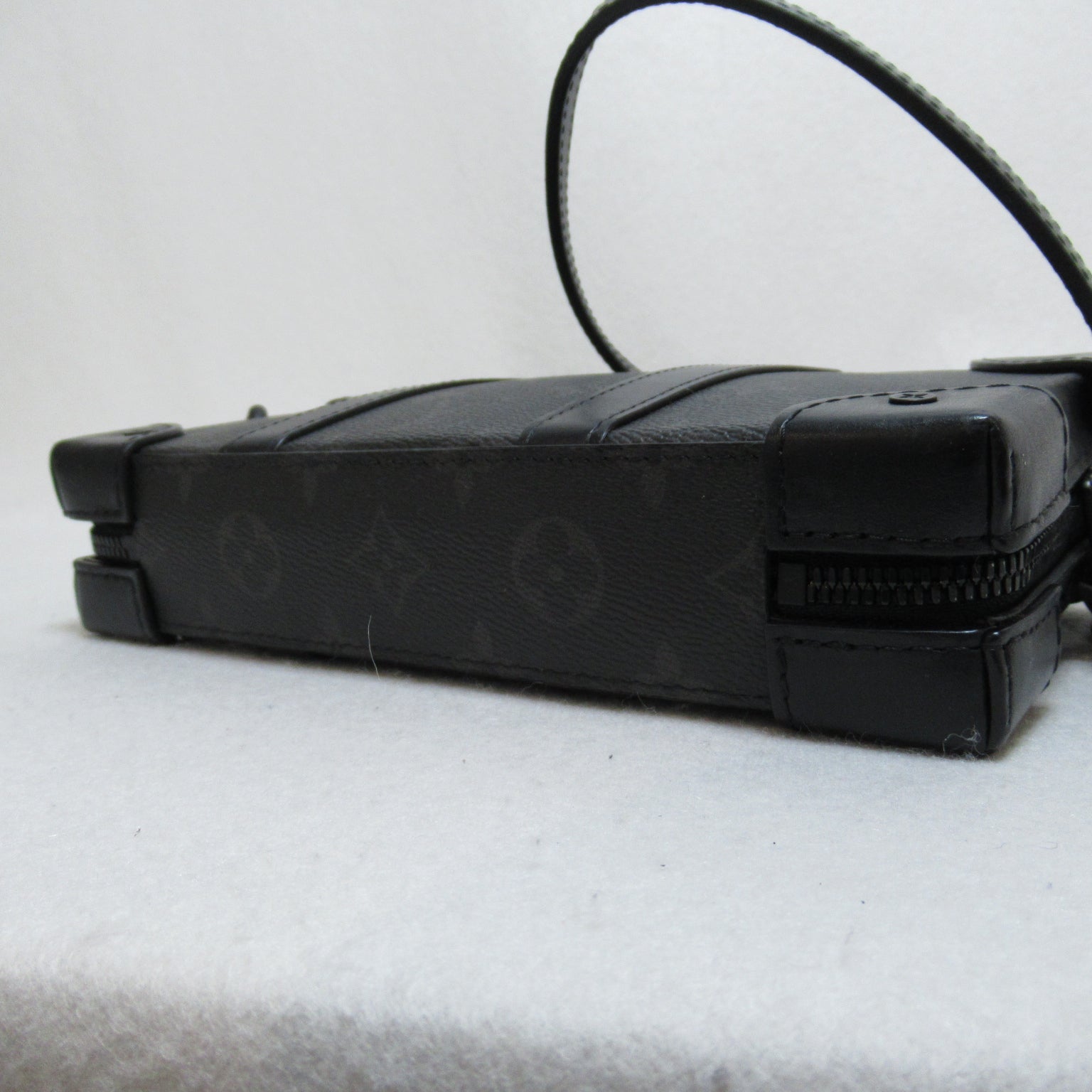 LOUIS VUITTON Monogram Eclipse Soft Trunk肩背袋黑色
