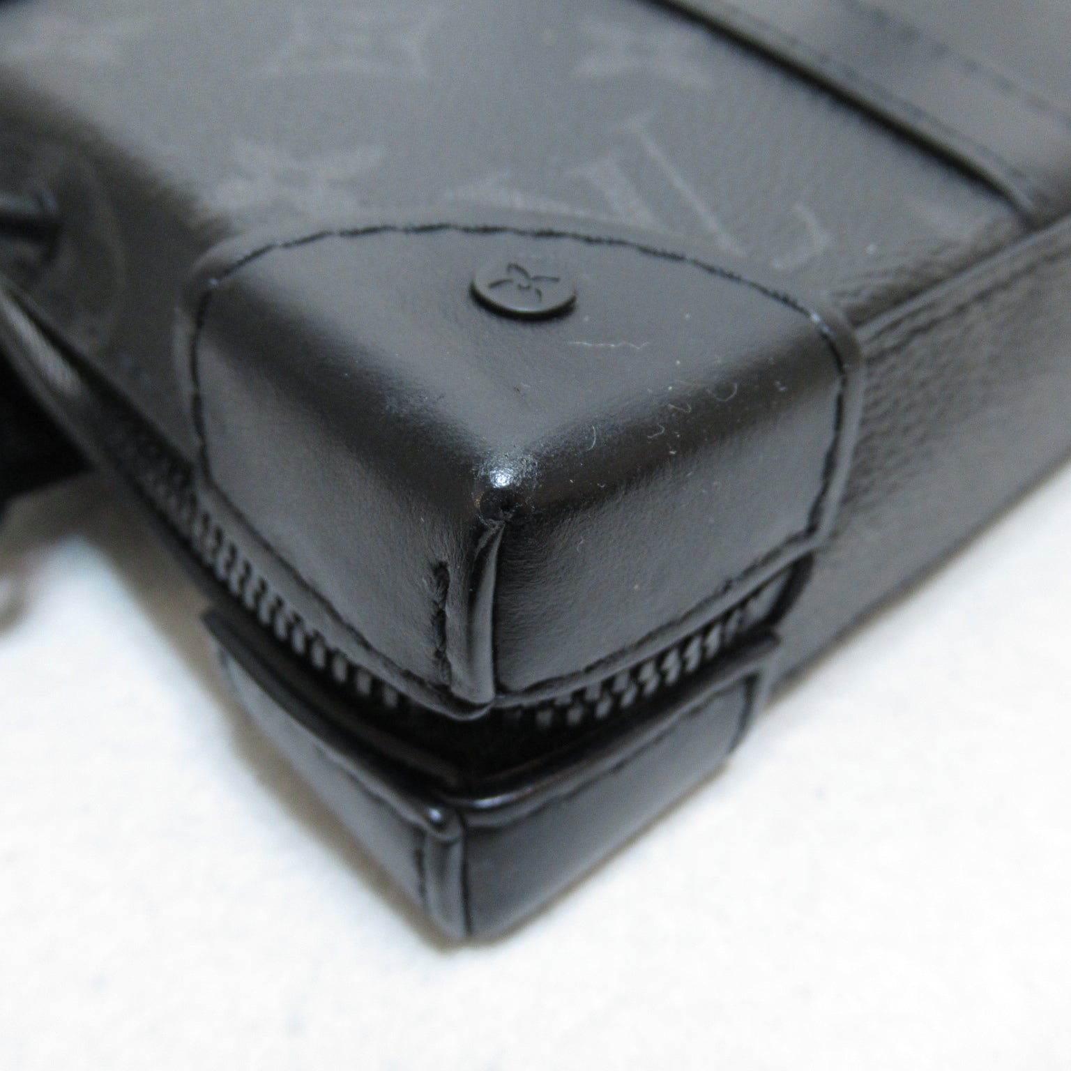 LOUIS VUITTON Monogram Eclipse Soft Trunk肩背袋黑色