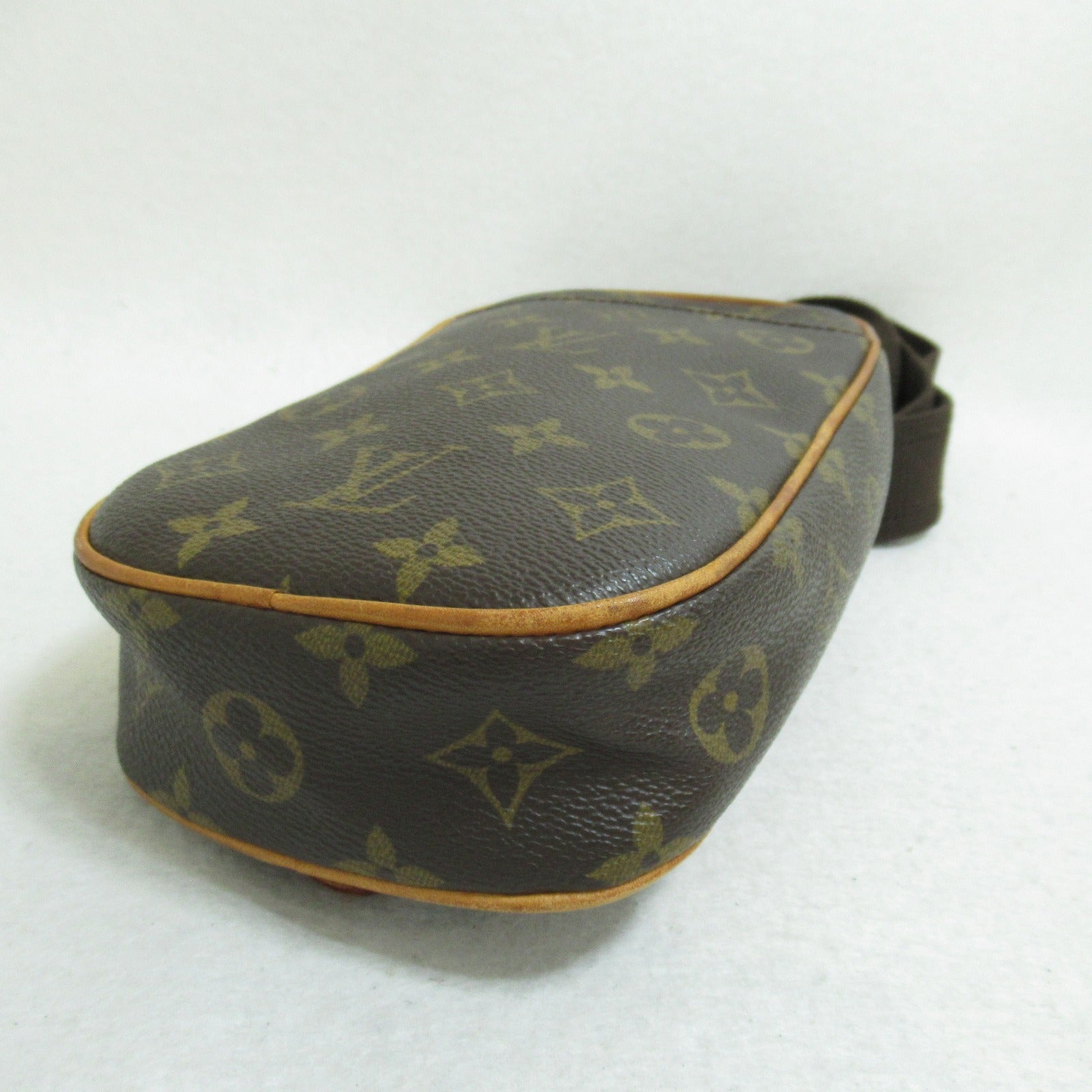 LOUIS VUITTON Monogram Pochette Gange肩背袋啡色