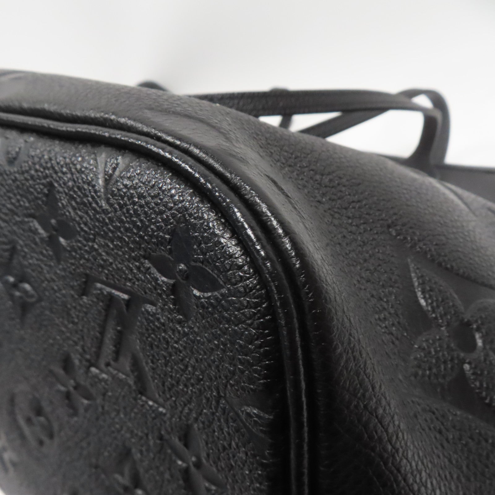 LOUIS VUITTON Monogram Empreinte Neverfull MM金扣手挽袋黑色