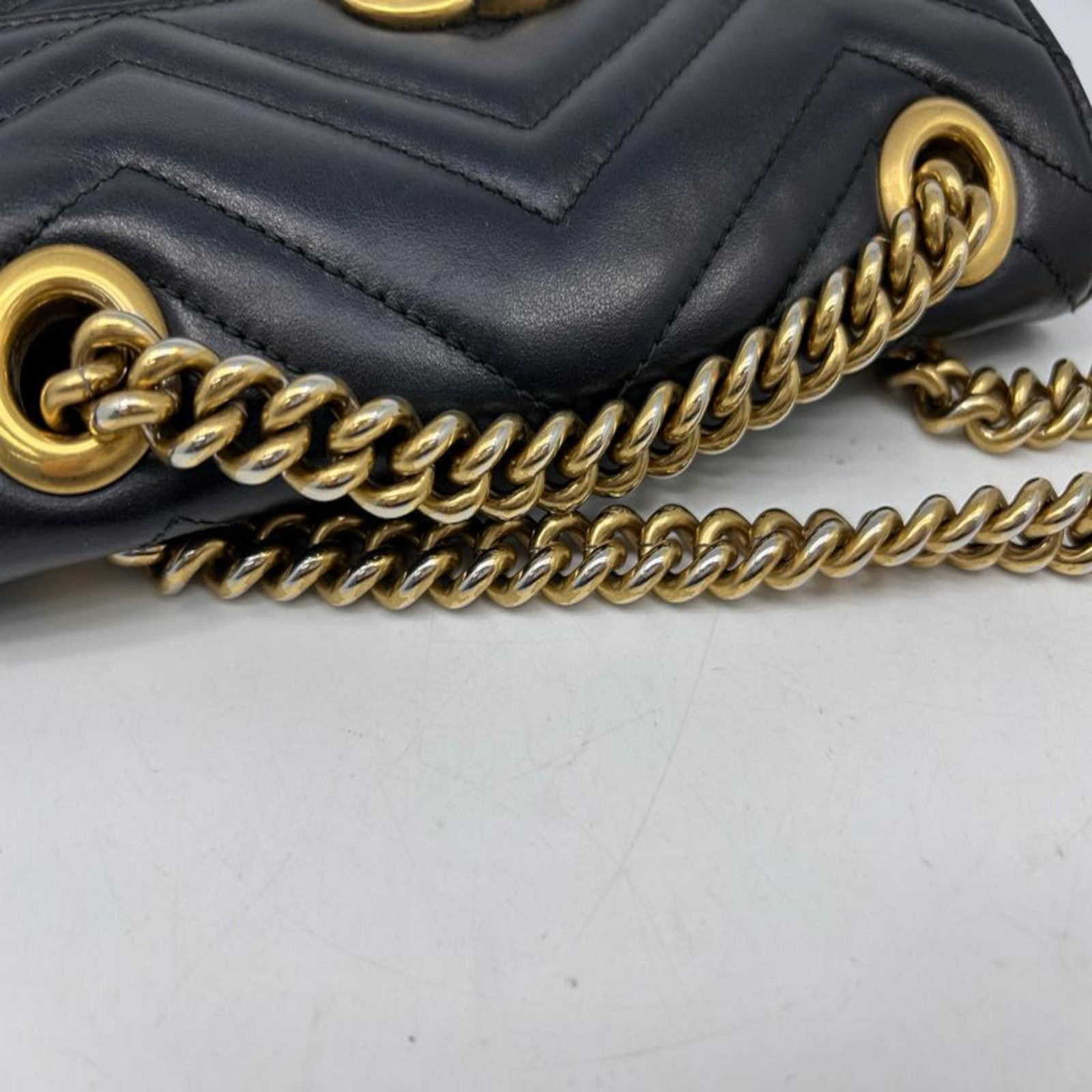 GUCCI 牛皮皮革GG Marmont Small金扣鏈帶肩背袋黑色