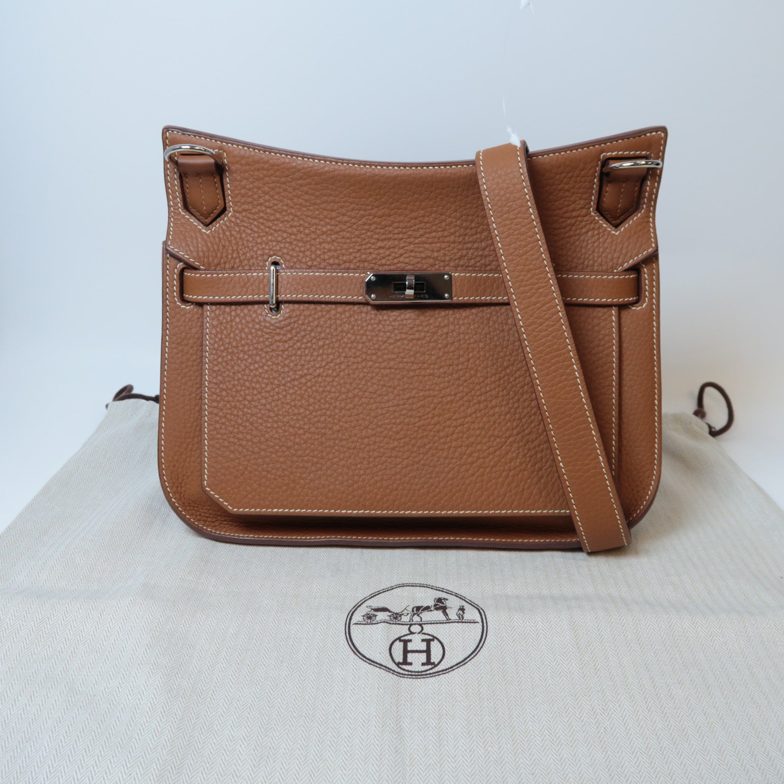 HERMES Clemence皮革Jypsiere 28銀扣肩背袋經典駝色