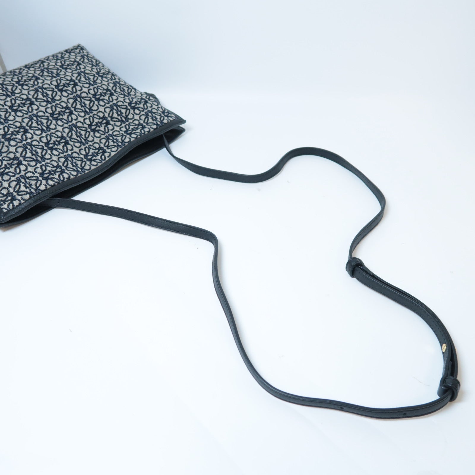 LOEWE 帆布Mini Flamenco Clutch Anagram金扣肩背袋黑色/深藍色