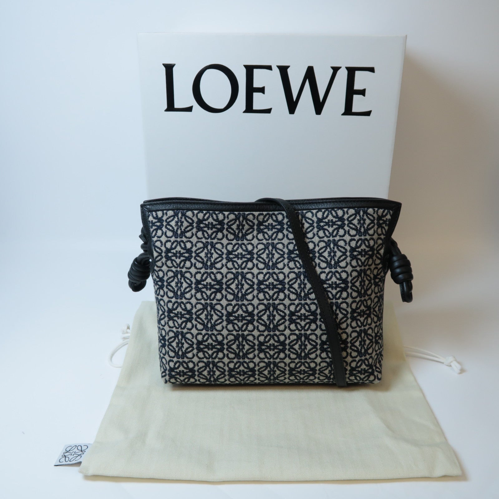 LOEWE 帆布Mini Flamenco Clutch Anagram金扣肩背袋黑色/深藍色