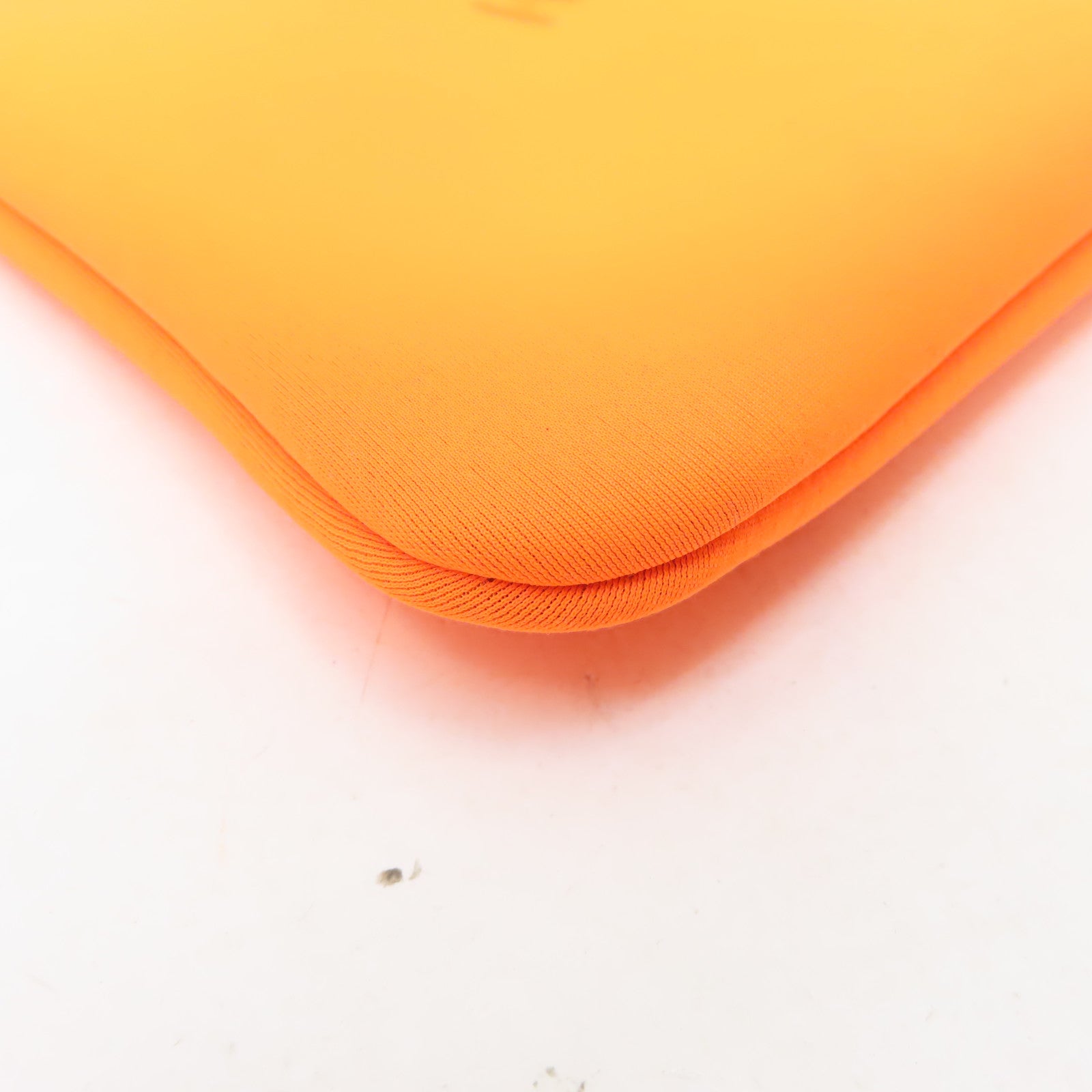 HERMES 尼龍Neobain黑扣小袋橙色