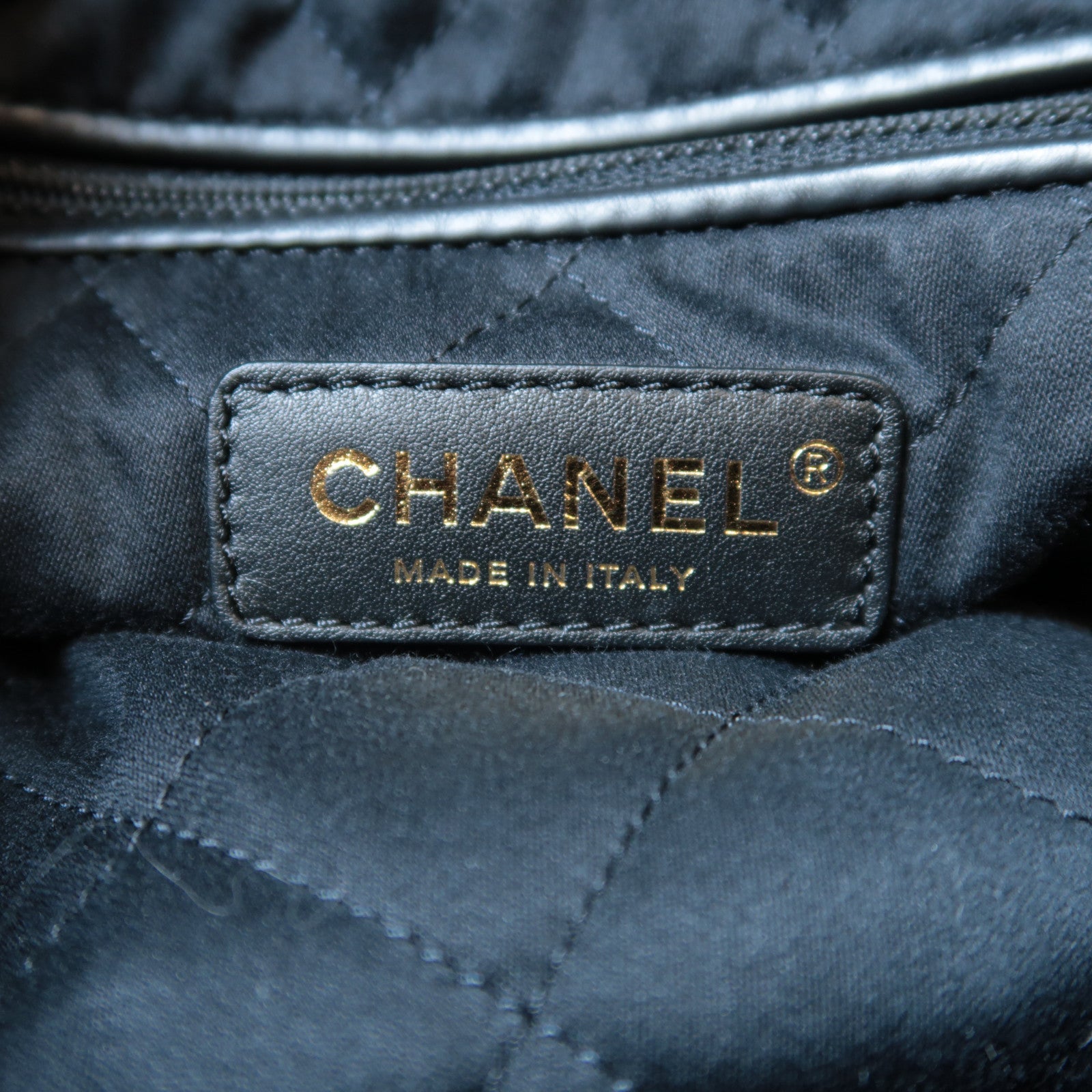 CHANEL 菱格羊皮皮革C22 Large金扣肩背袋黑色
