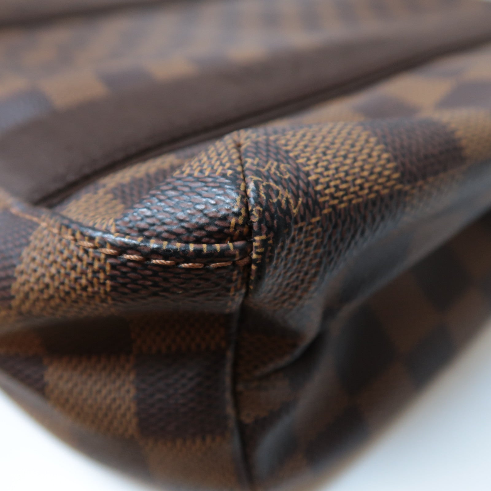 LOUIS VUITTON Damier Beaubourg金扣手挽袋啡色