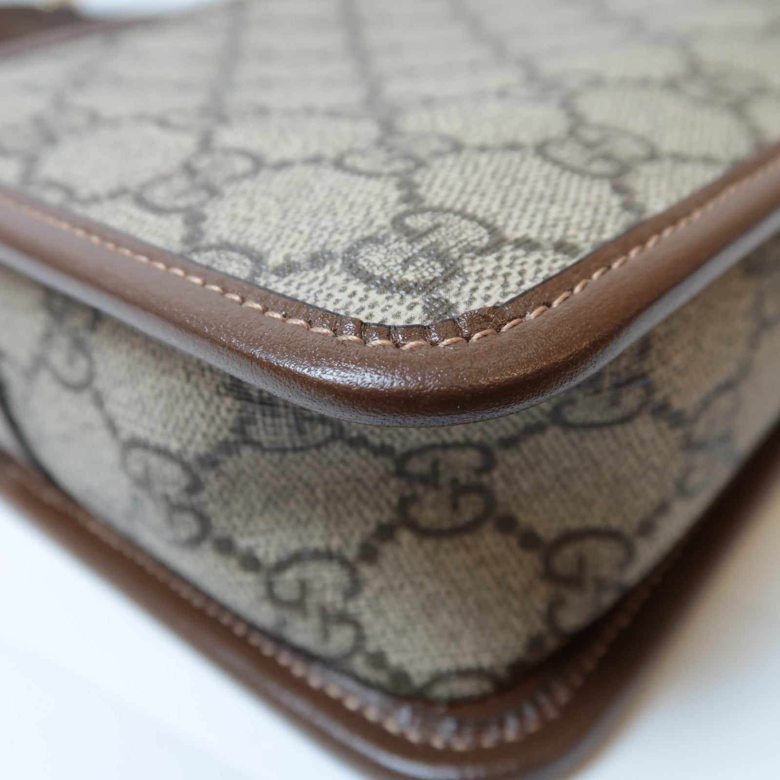 GUCCI 塗層帆布Interlocking G Bag金扣肩背袋啡色