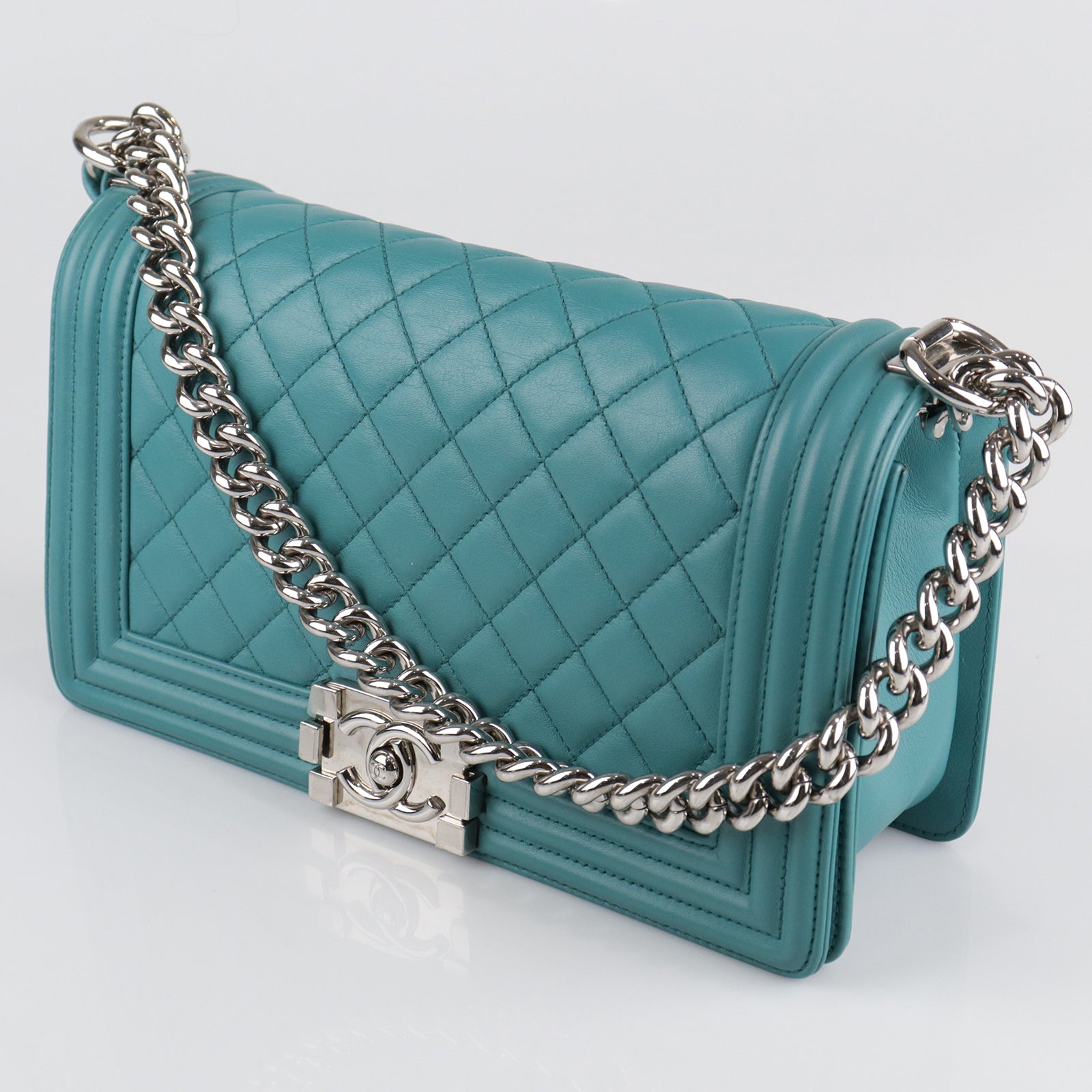 CHANEL diamond lambskin leather Boy Chanel silver buckle shoulder bag blue