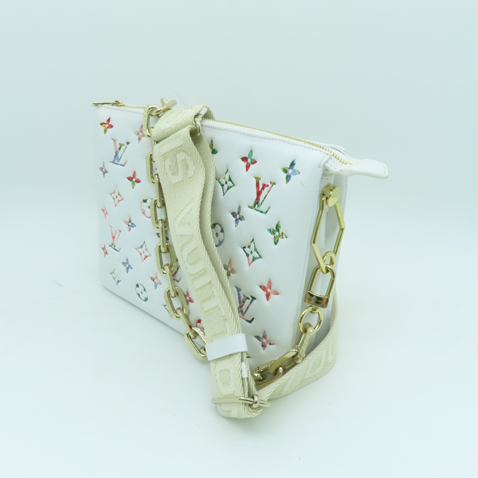 LOUIS VUITTON 羊皮皮革Coussin PM金扣手挽肩背兩用袋白色