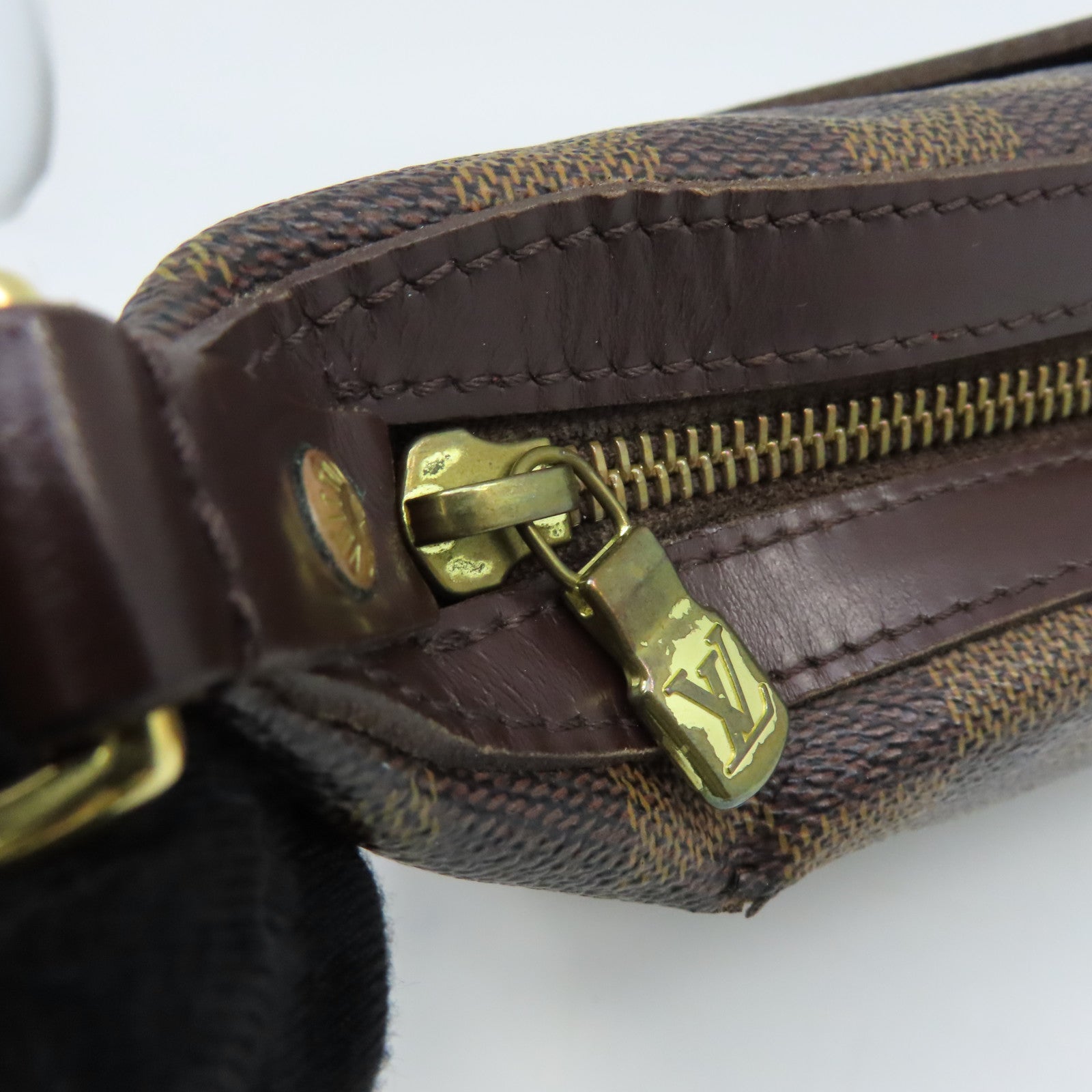 LOUIS VUITTON Damier Illovo PM金扣肩背袋啡色