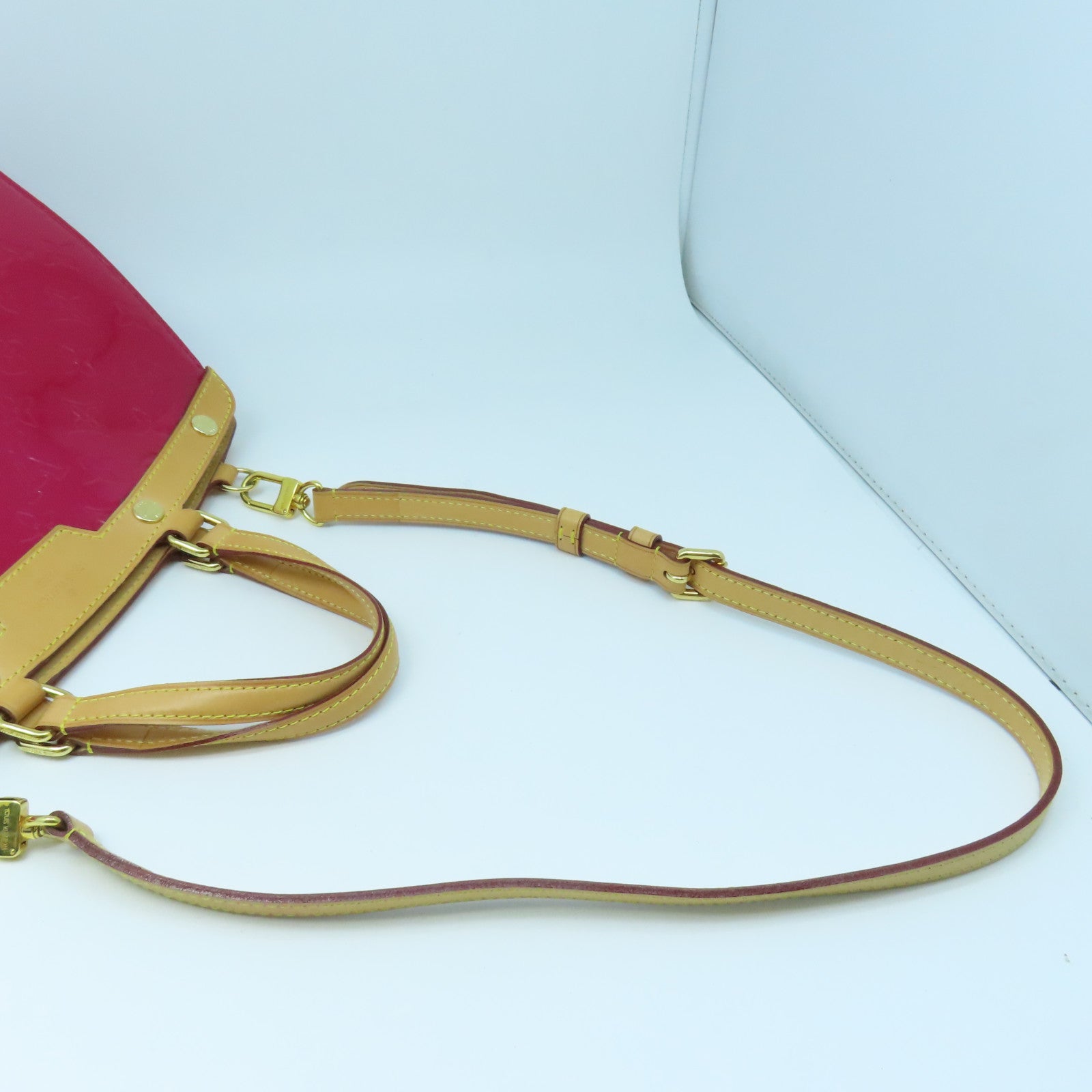 LOUIS VUITTON Monogram Vernis Brea MM金扣手挽肩背两用袋红色