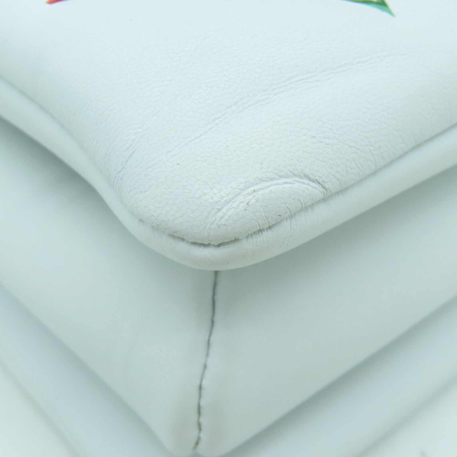 LOUIS VUITTON 羊皮皮革Coussin PM金扣手挽肩背兩用袋白色