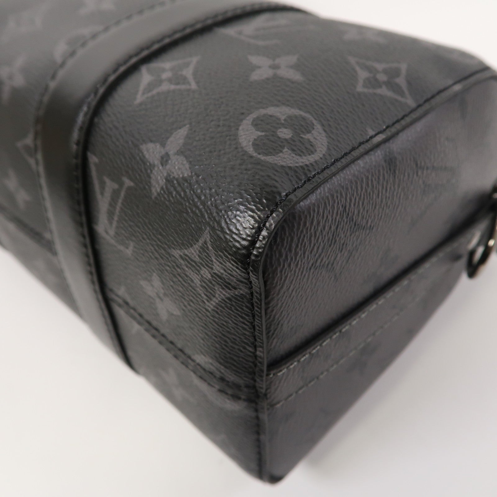 LOUIS VUITTON Monogram Eclipse Keepall Bandouliere 25銀扣肩背袋黑色